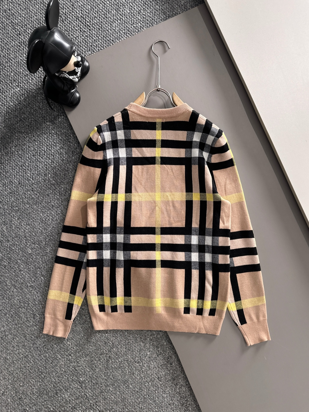 Burberry 2025秋冬新款羊毛毛衣 高品质意大利进口羊毛混纺面料，高密度针织，时尚百搭毛衣，帅气