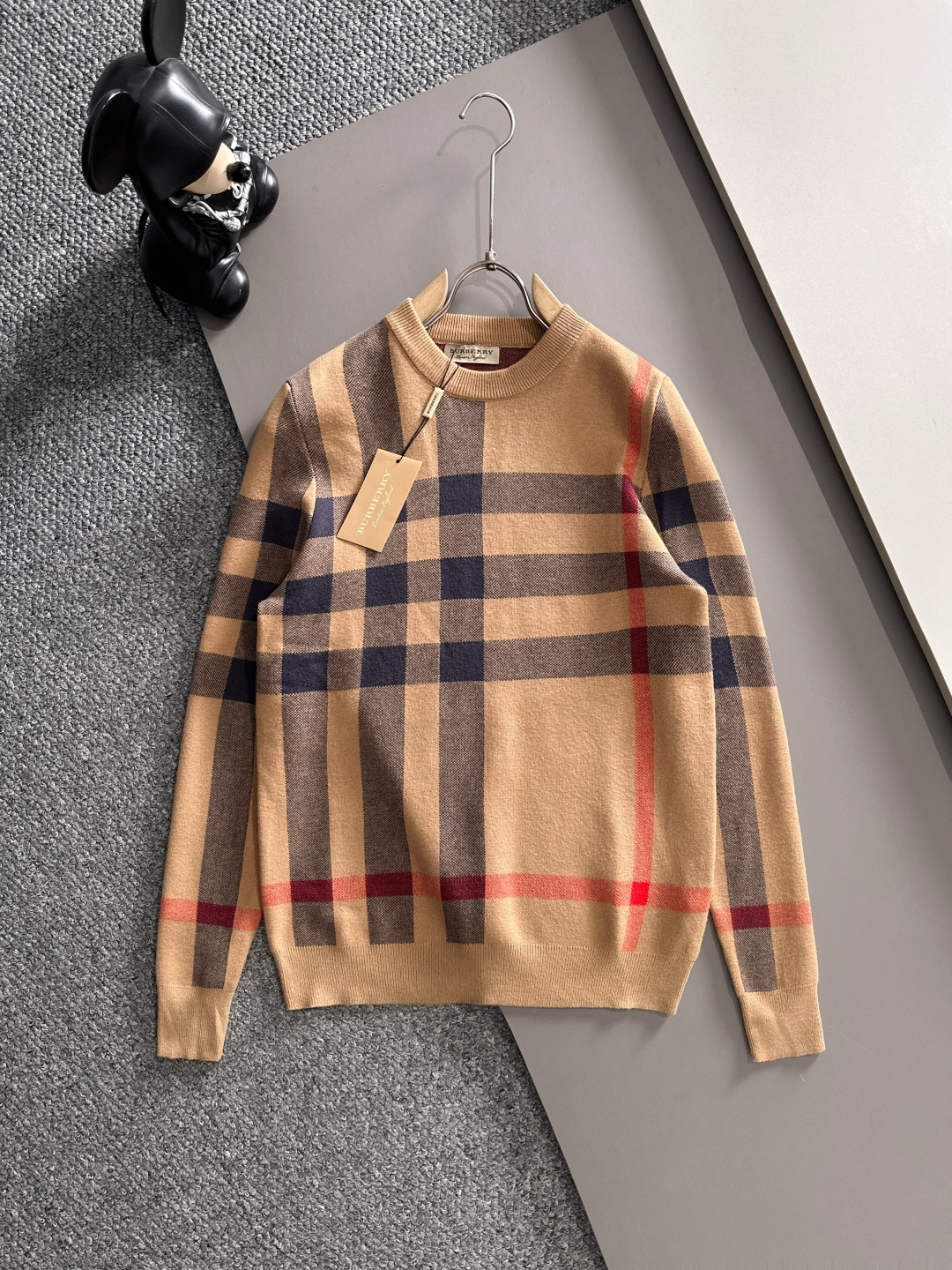 Burberry 2025秋冬新款羊毛毛衣 高品质意大利进口羊毛混纺面料，高密度针织，时尚百搭毛衣，帅气
