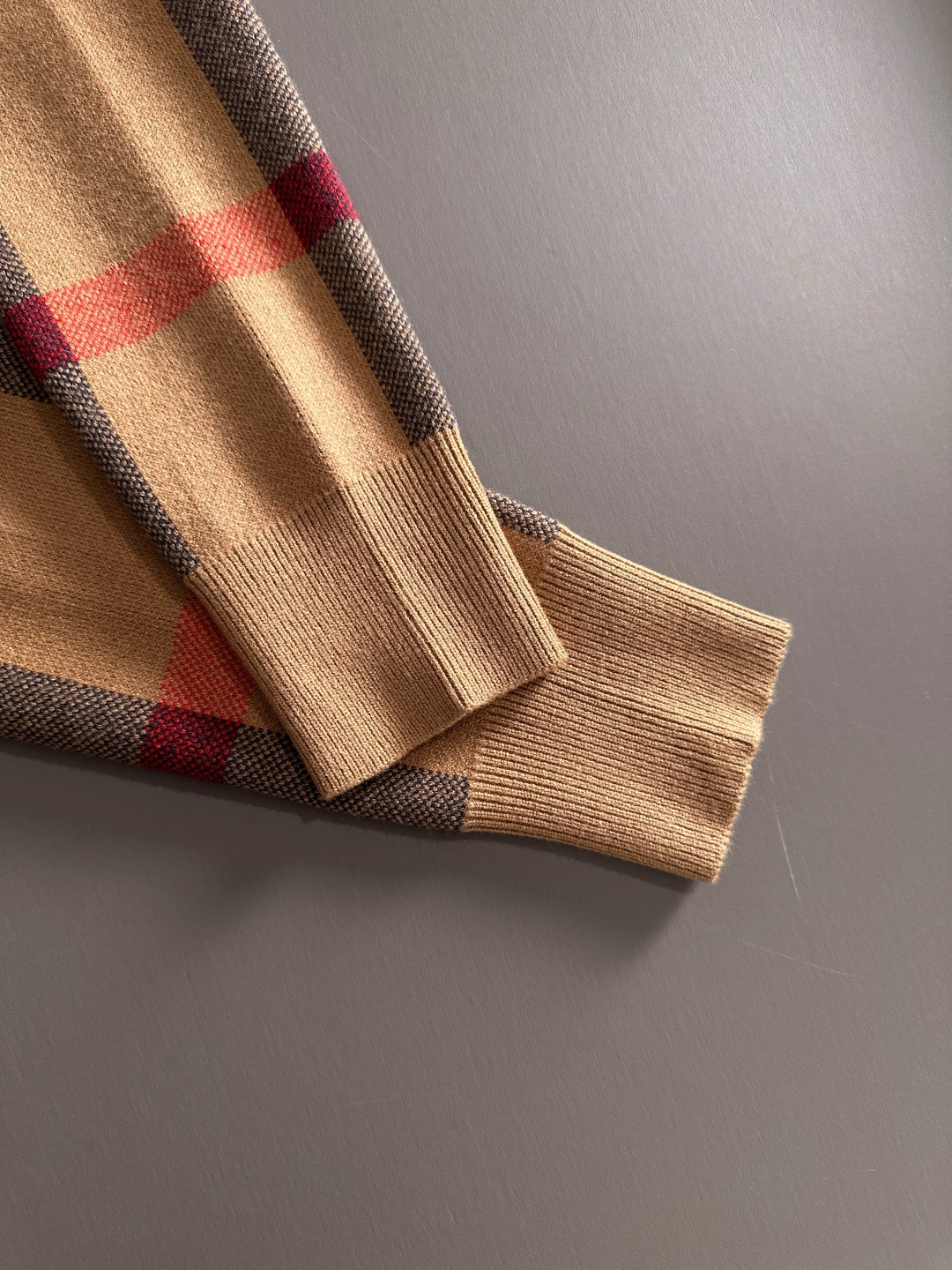 Burberry 2025秋冬新款羊毛毛衣 高品质意大利进口羊毛混纺面料，高密度针织，时尚百搭毛衣，帅气