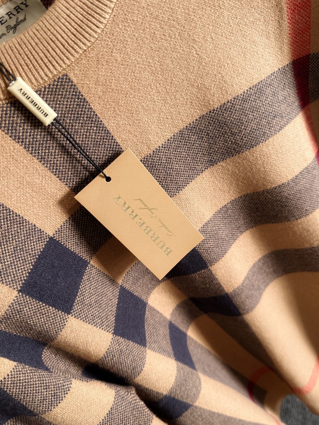 Burberry 2025秋冬新款羊毛毛衣 高品质意大利进口羊毛混纺面料，高密度针织，时尚百搭毛衣，帅气