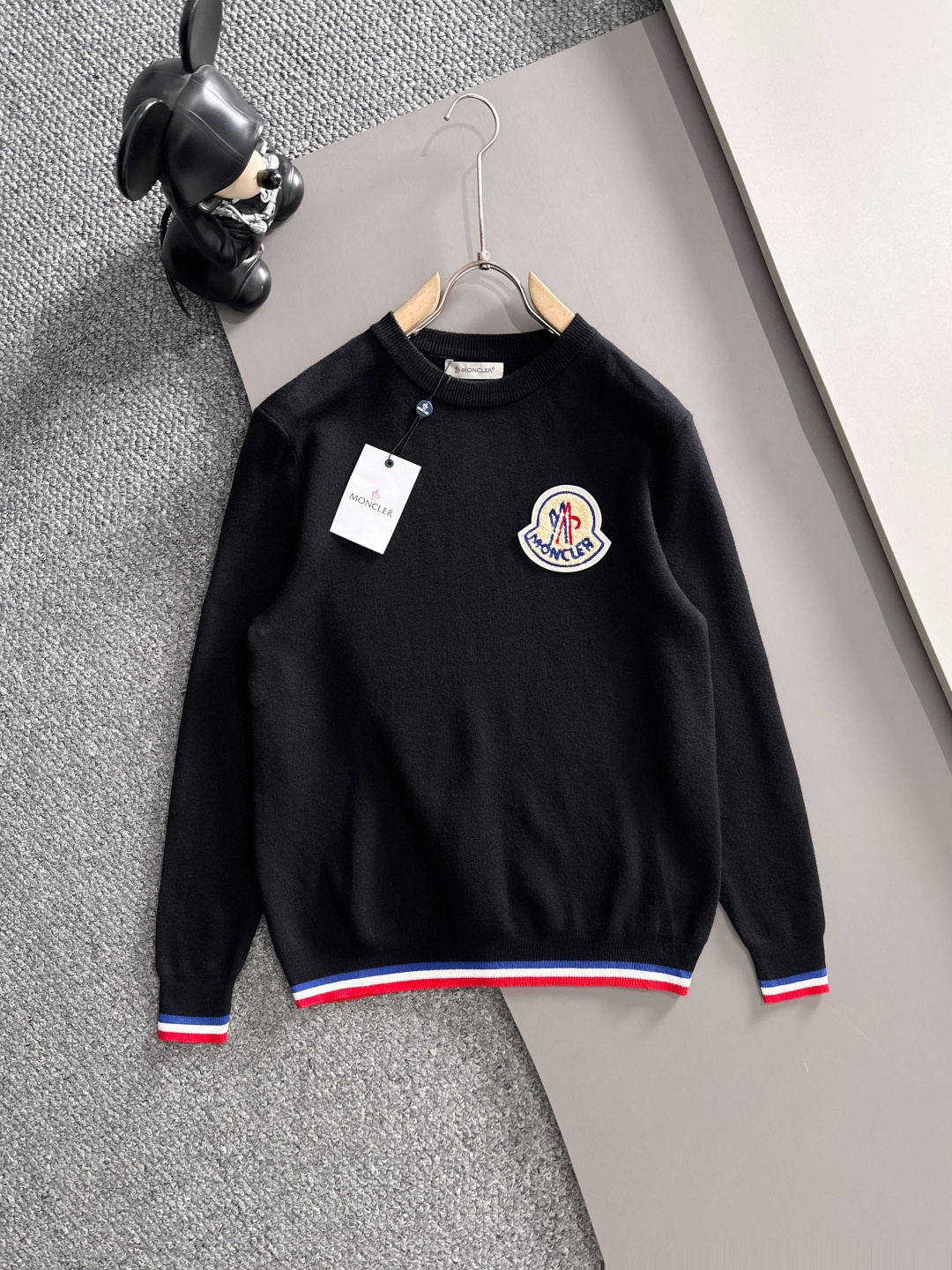 Moncler 2025秋冬新款羊毛毛衣 高品质意大利进口羊毛混纺面料，高密度针织，时尚百搭毛衣，帅气十