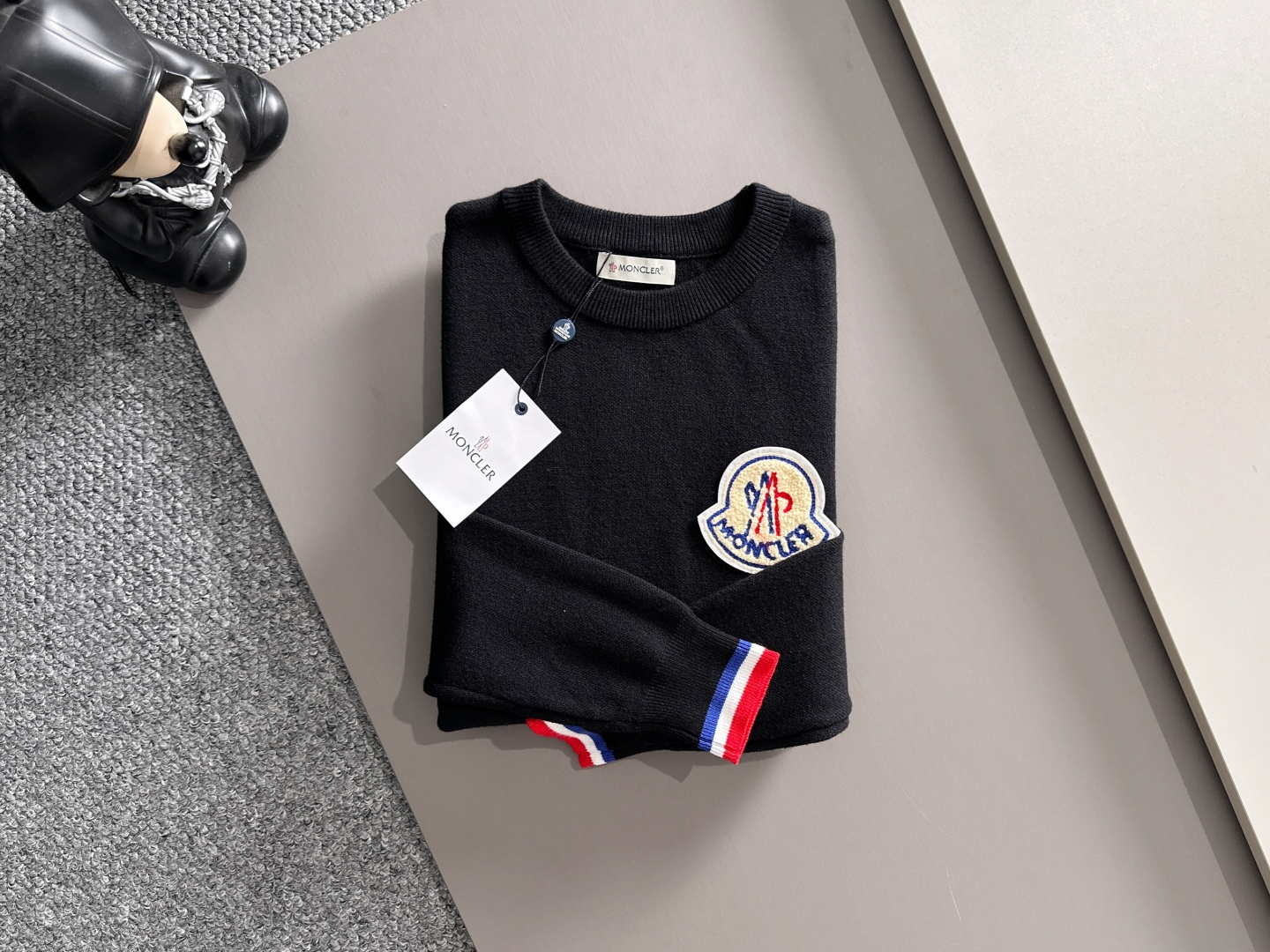 Moncler 2025秋冬新款羊毛毛衣 高品质意大利进口羊毛混纺面料，高密度针织，时尚百搭毛衣，帅气十