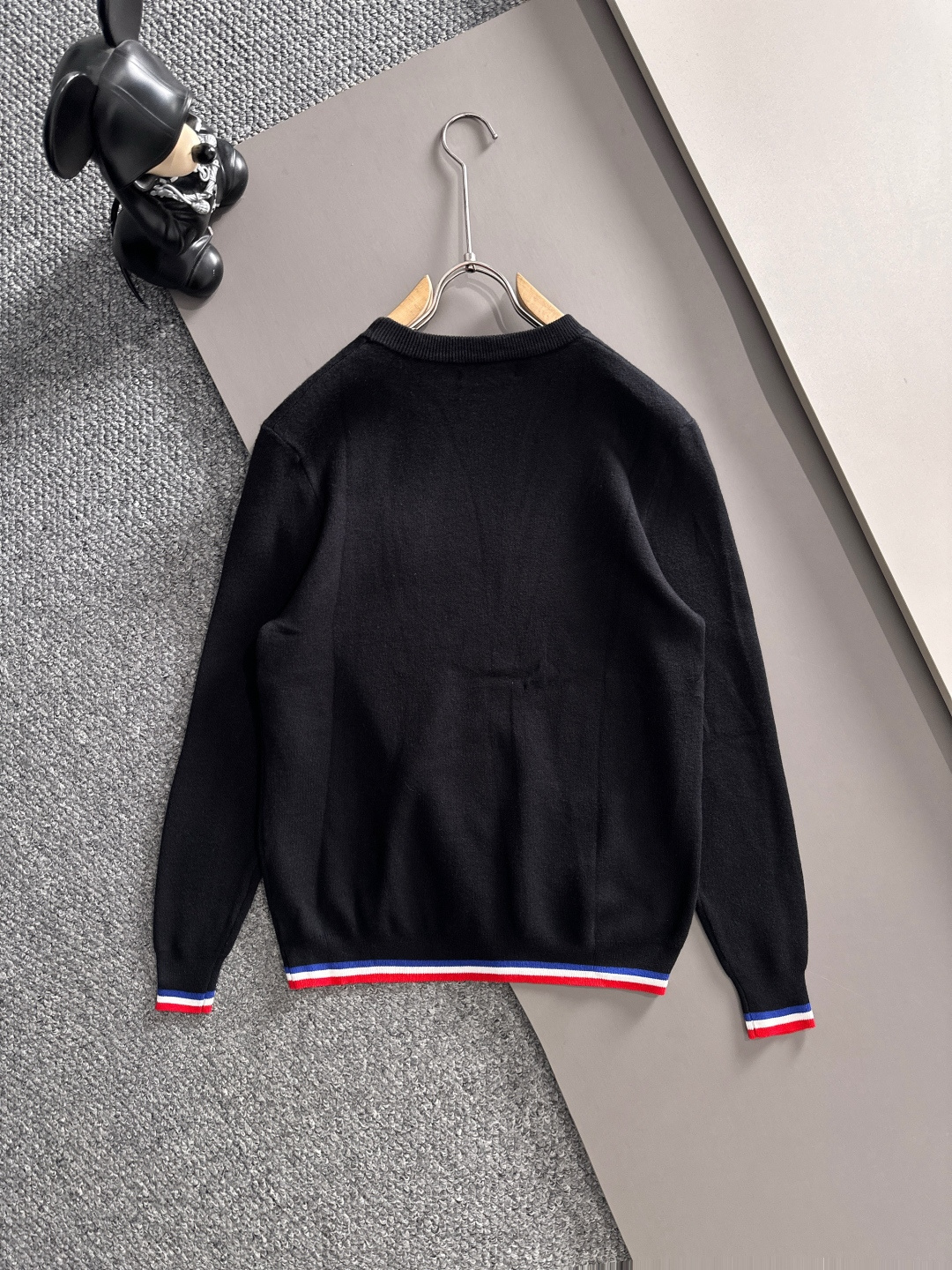 Moncler 2025秋冬新款羊毛毛衣 高品质意大利进口羊毛混纺面料，高密度针织，时尚百搭毛衣，帅气十