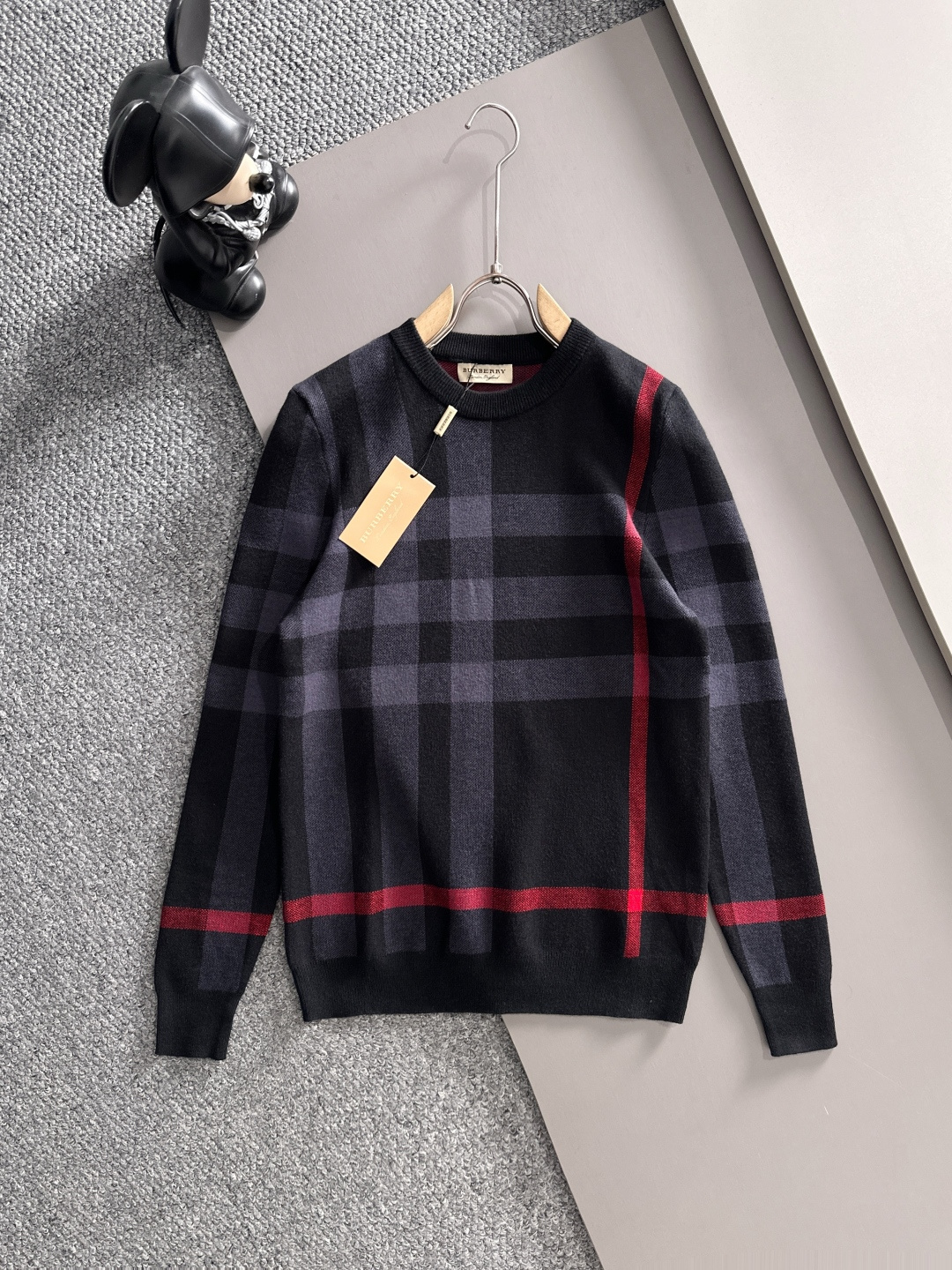 Burberry 2025秋冬新款羊毛毛衣 高品质意大利进口羊毛混纺面料，高密度针织，时尚百搭毛衣，帅气