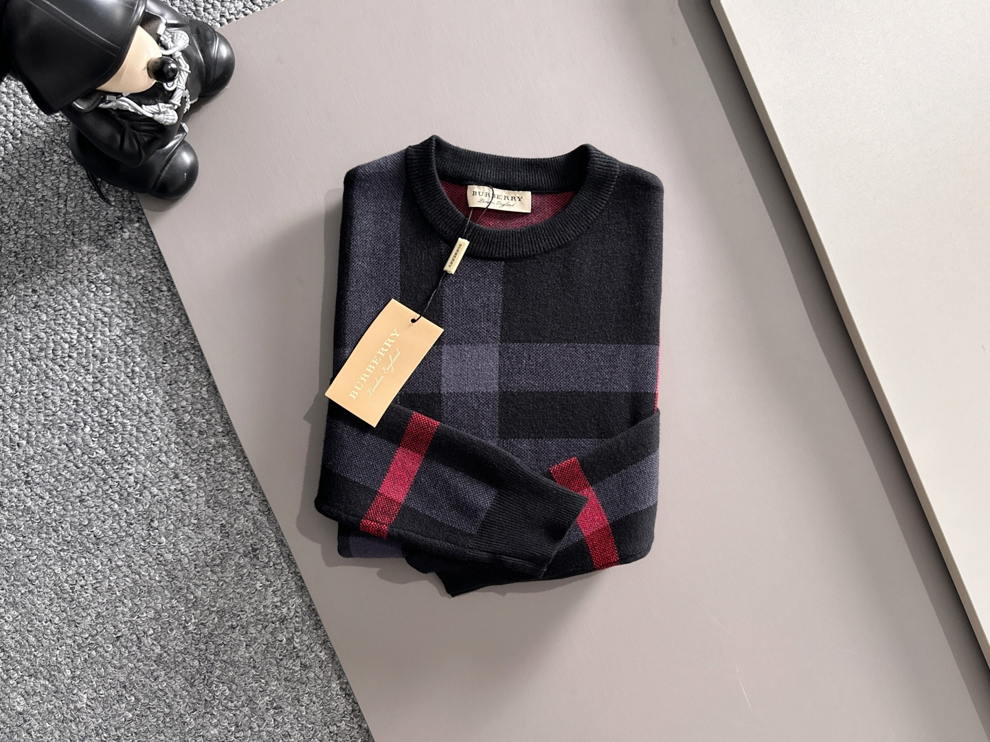 Burberry 2025秋冬新款羊毛毛衣 高品质意大利进口羊毛混纺面料，高密度针织，时尚百搭毛衣，帅气