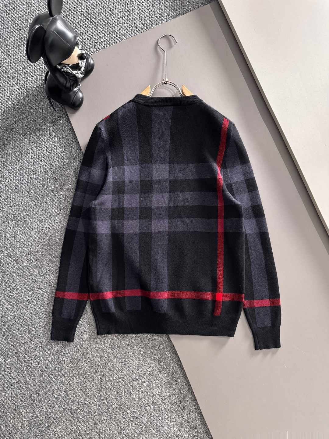 Burberry 2025秋冬新款羊毛毛衣 高品质意大利进口羊毛混纺面料，高密度针织，时尚百搭毛衣，帅气