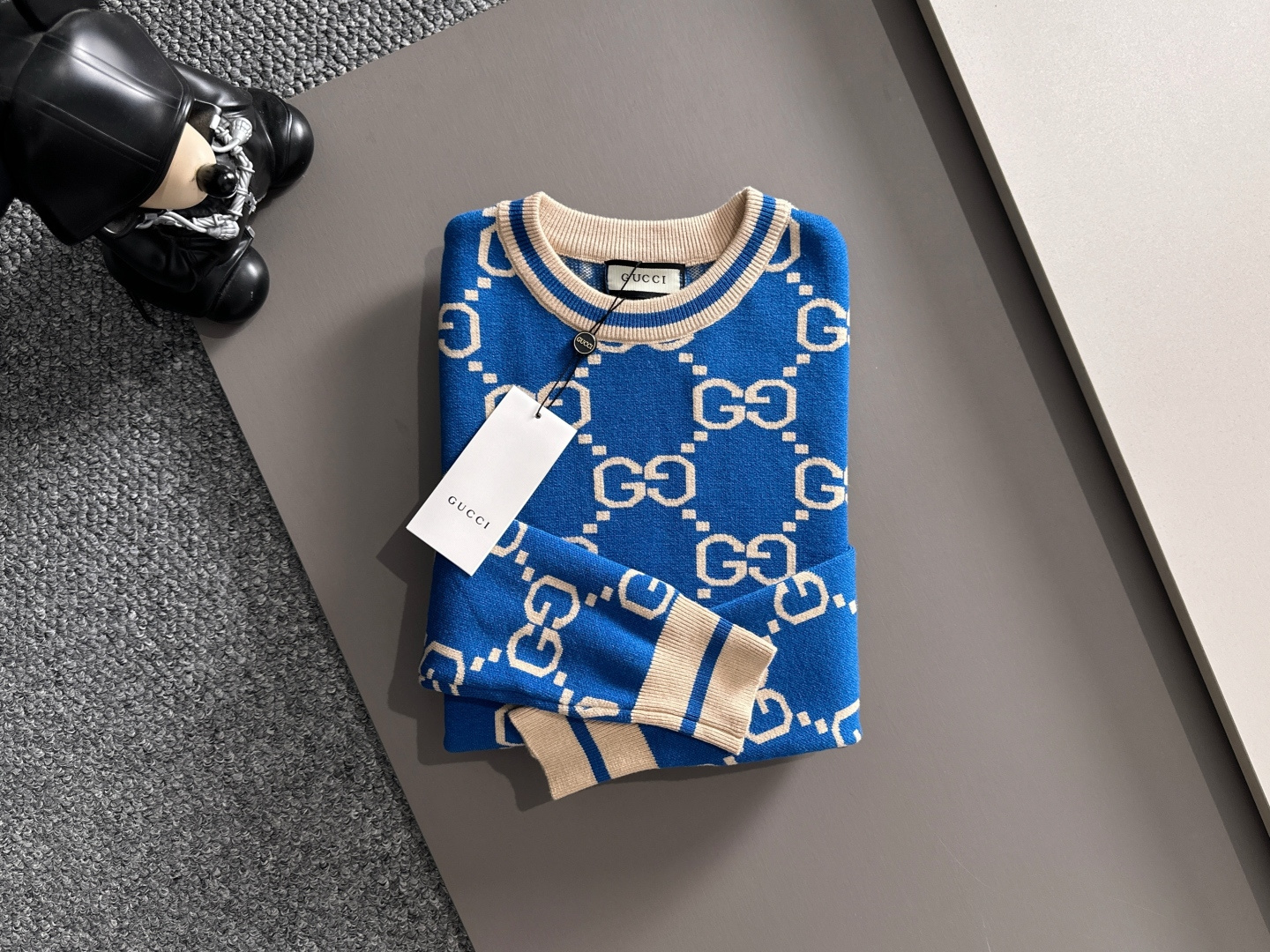 gucci 2025秋冬新款羊毛毛衣 高品质意大利进口羊毛混纺面料，高密度针织，时尚百搭毛衣，帅气十足。