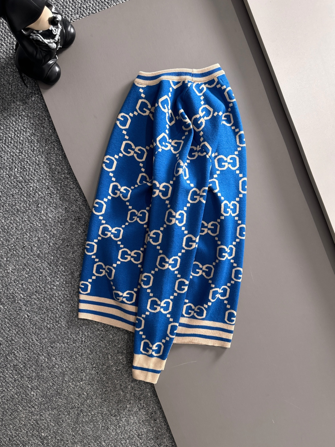 gucci 2025秋冬新款羊毛毛衣 高品质意大利进口羊毛混纺面料，高密度针织，时尚百搭毛衣，帅气十足。