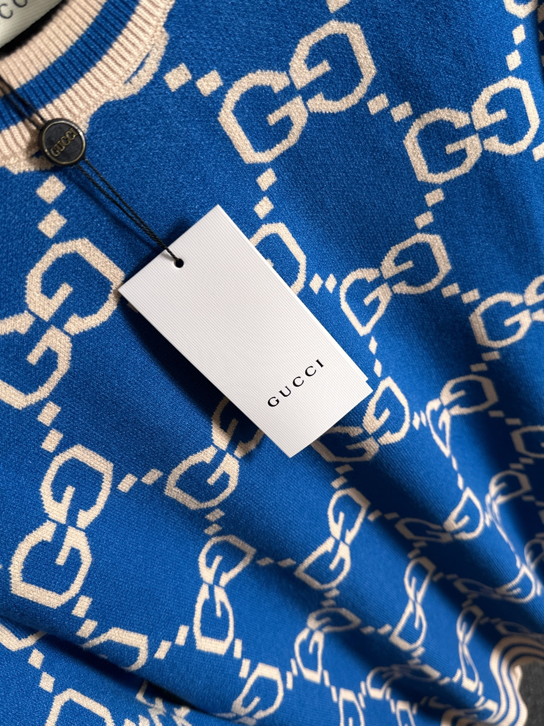 gucci 2025秋冬新款羊毛毛衣 高品质意大利进口羊毛混纺面料，高密度针织，时尚百搭毛衣，帅气十足。