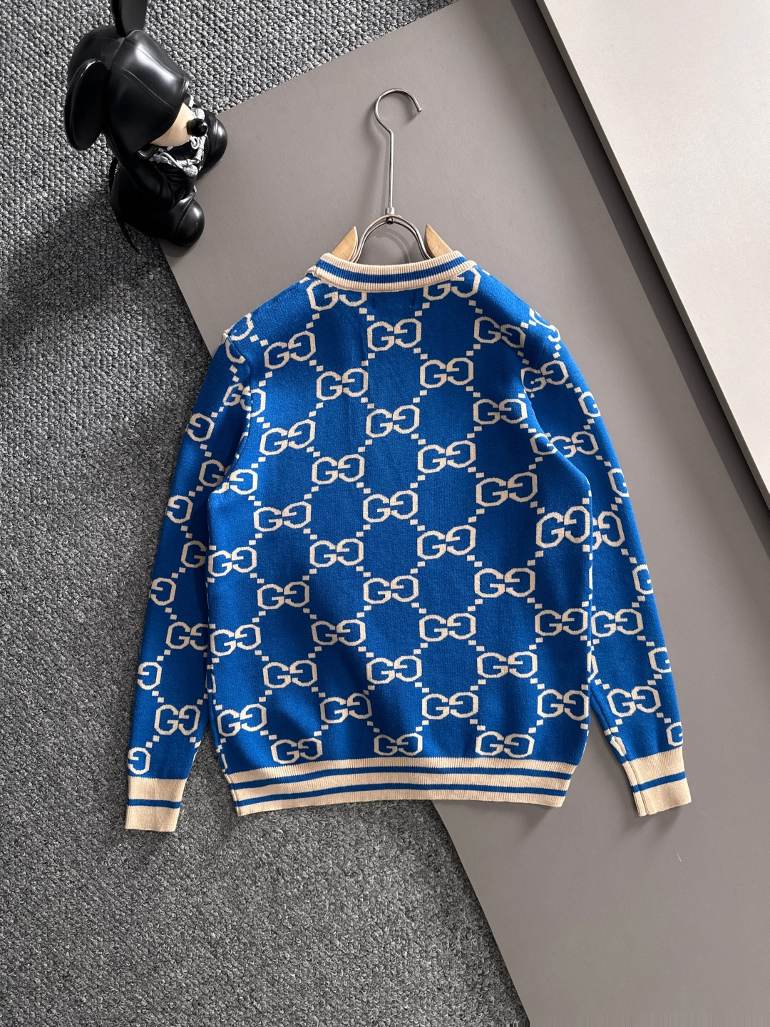 gucci 2025秋冬新款羊毛毛衣 高品质意大利进口羊毛混纺面料，高密度针织，时尚百搭毛衣，帅气十足。