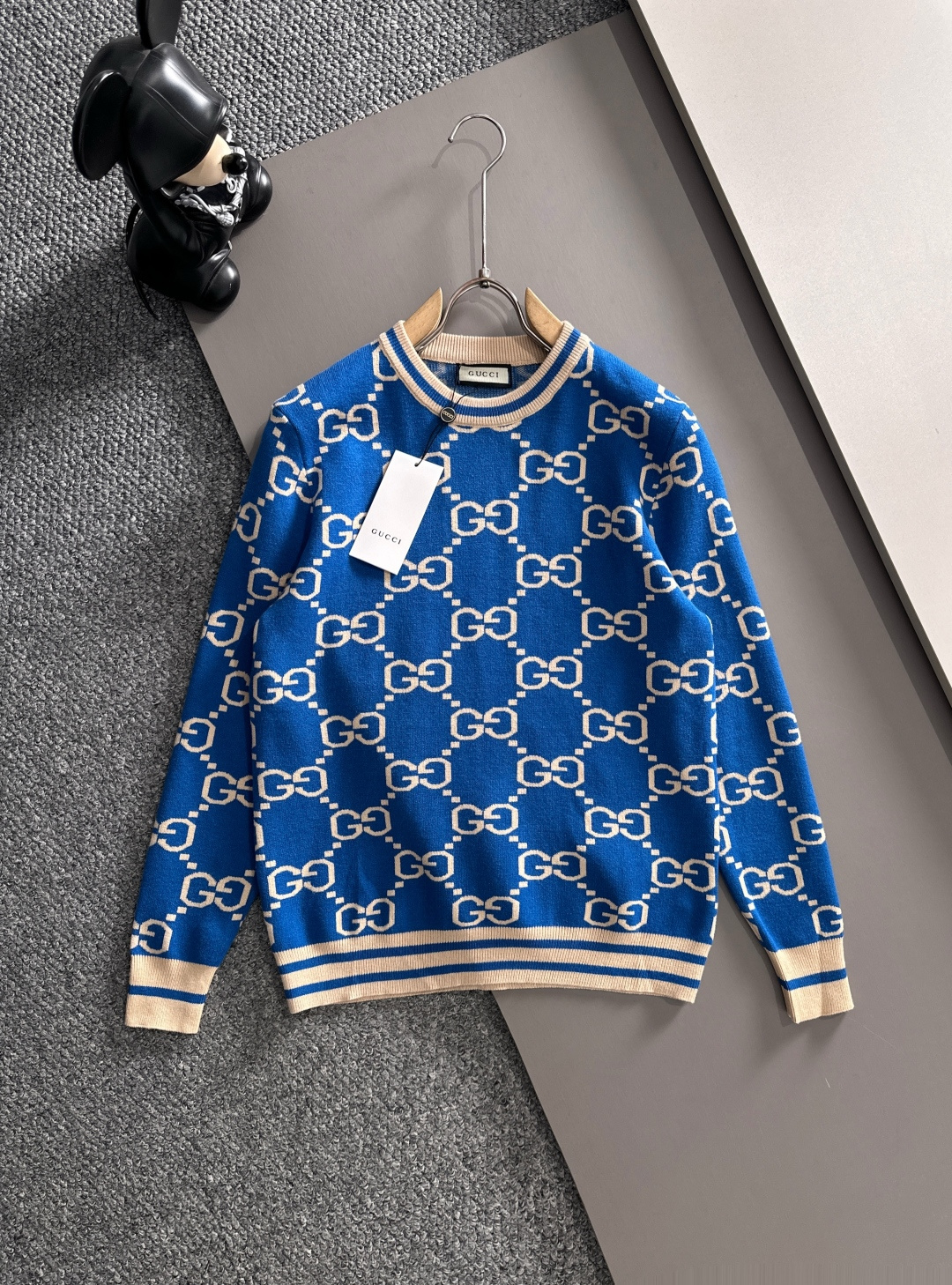 gucci 2025秋冬新款羊毛毛衣 高品质意大利进口羊毛混纺面料，高密度针织，时尚百搭毛衣，帅气十足。