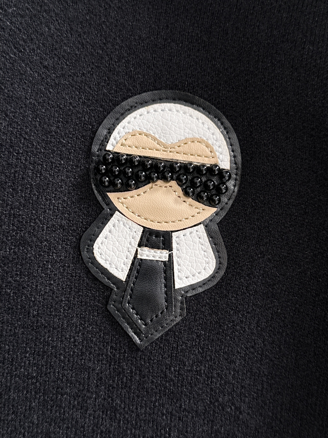 fendi 2025秋冬新款羊毛毛衣 高品质意大利进口羊毛混纺面料，高密度针织，时尚百搭毛衣，帅气十足。