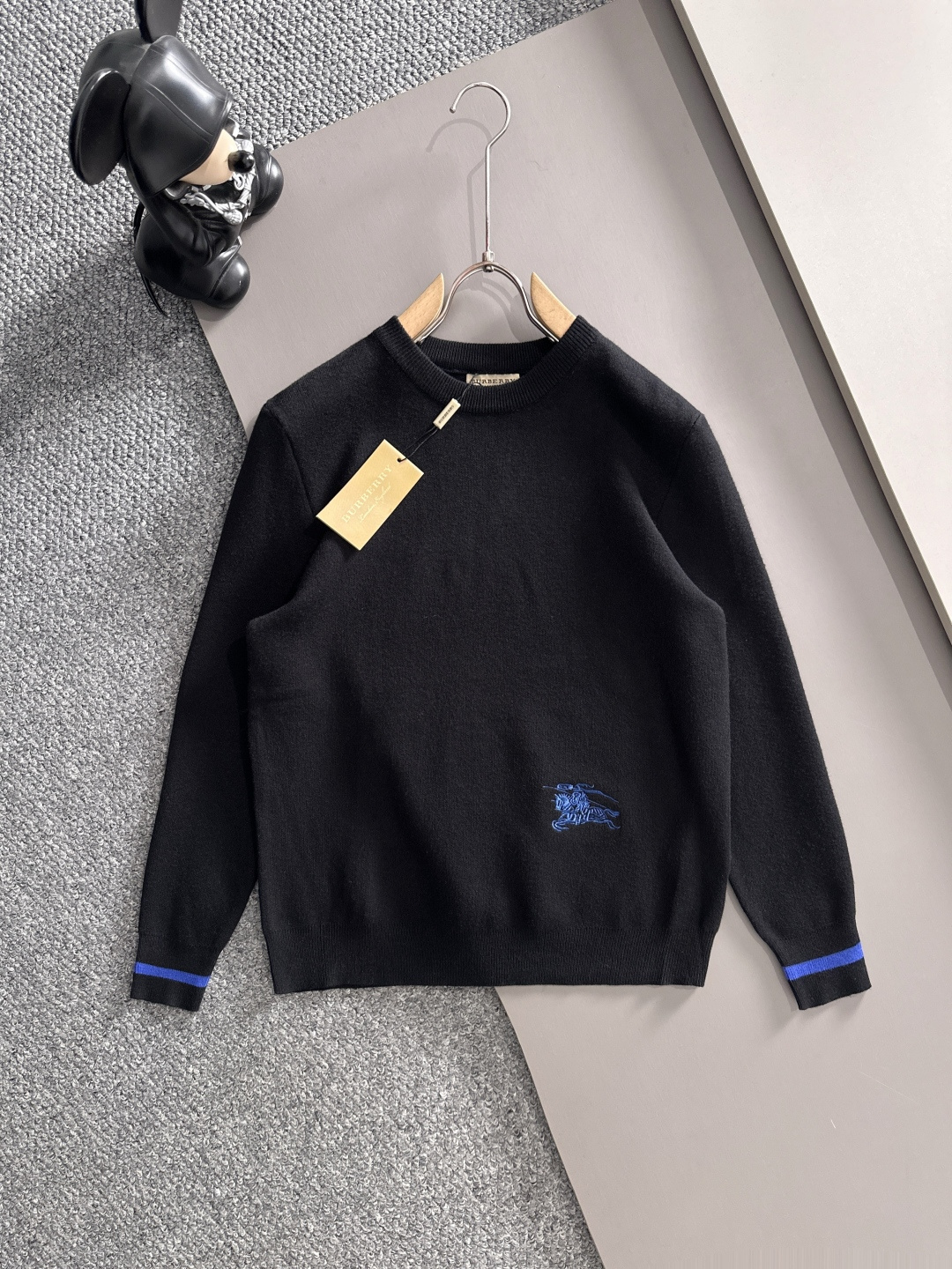 Burberry 2025秋冬新款羊毛毛衣 高品质意大利进口羊毛混纺面料，高密度针织，时尚百搭毛衣，帅气