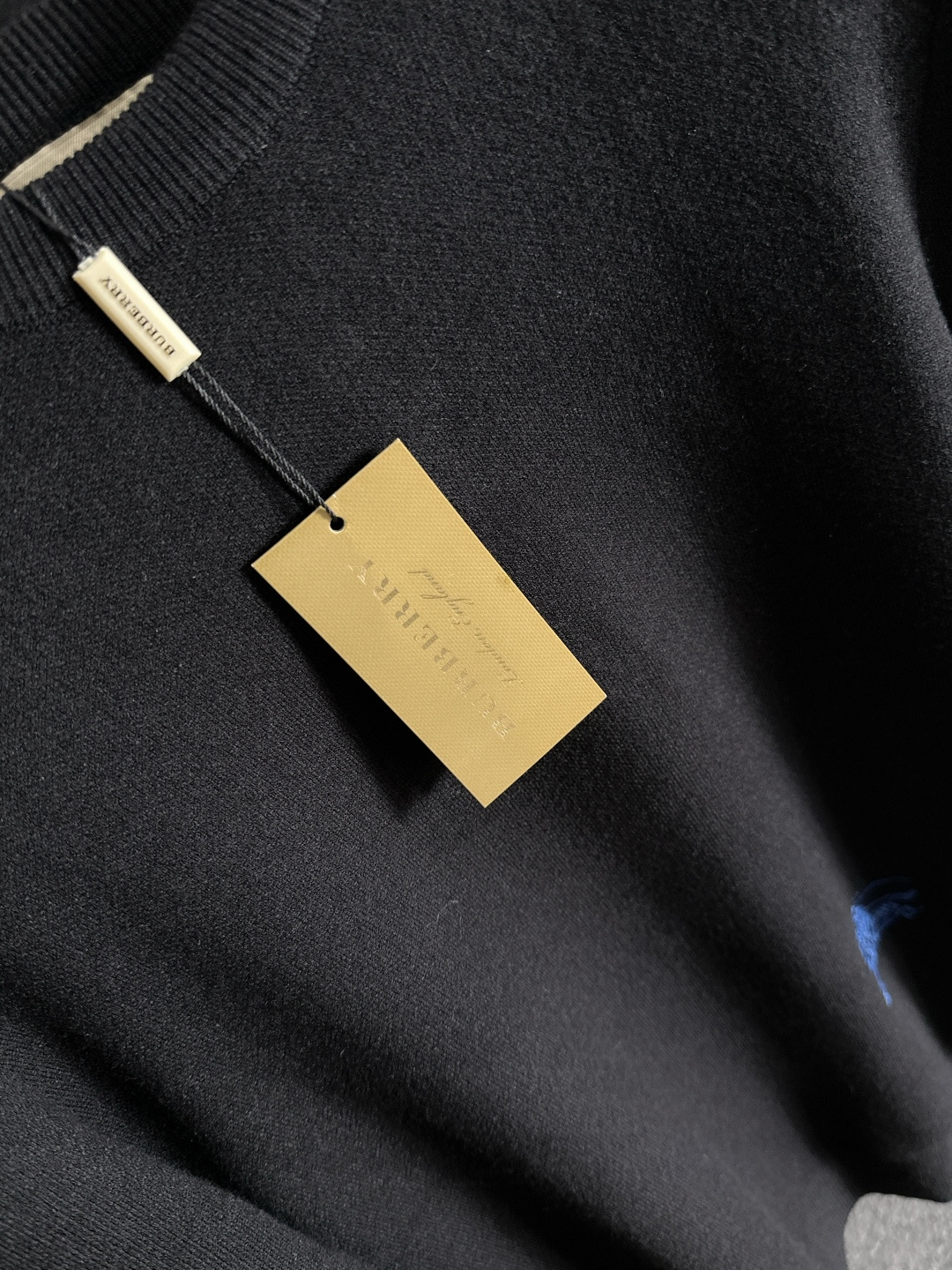 Burberry 2025秋冬新款羊毛毛衣 高品质意大利进口羊毛混纺面料，高密度针织，时尚百搭毛衣，帅气