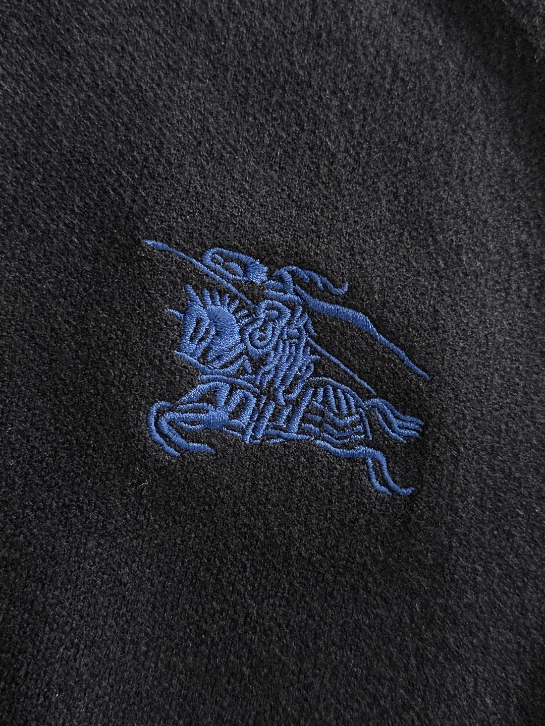 Burberry 2025秋冬新款羊毛毛衣 高品质意大利进口羊毛混纺面料，高密度针织，时尚百搭毛衣，帅气