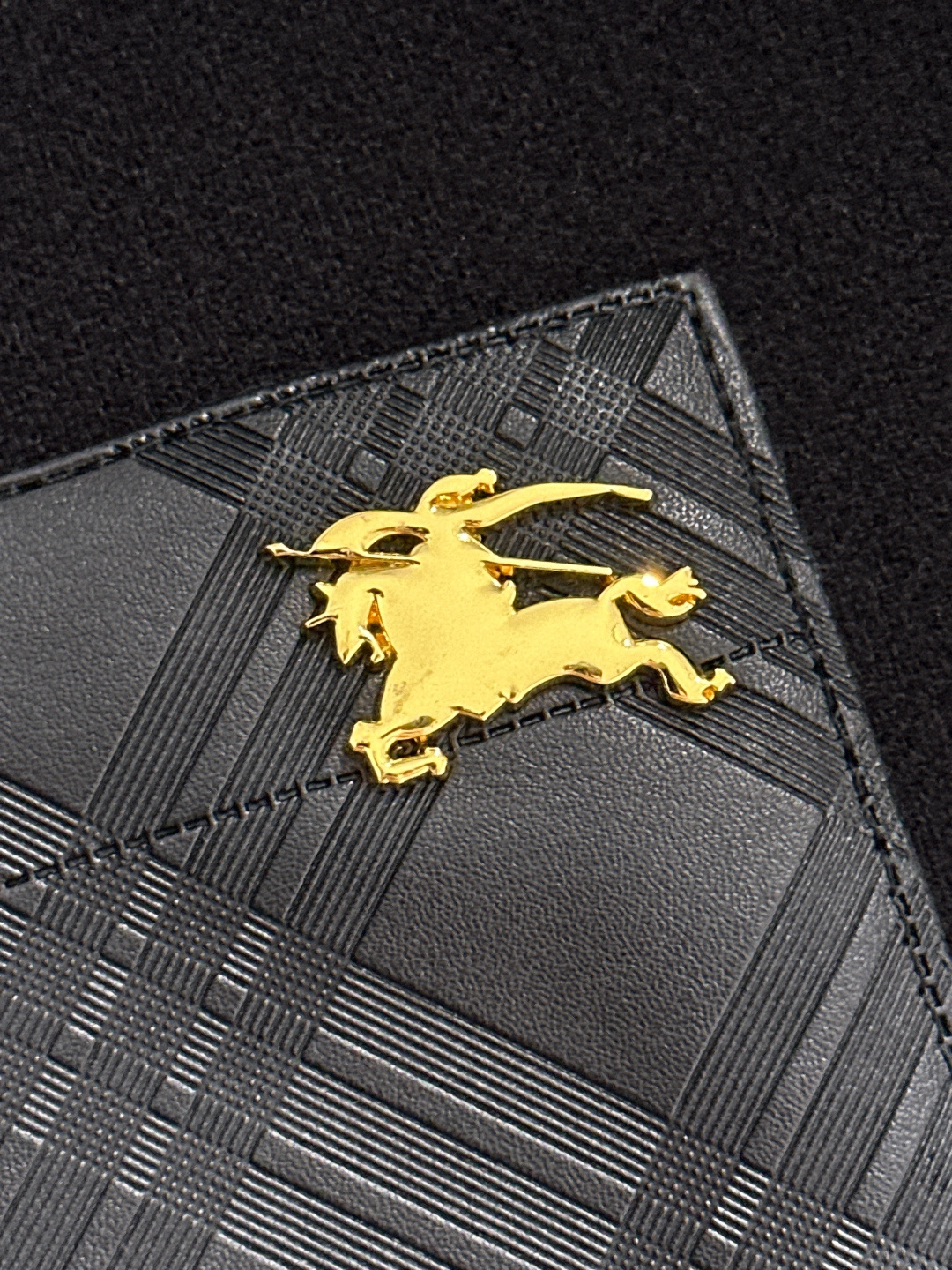 Burberry 2025秋冬新款羊毛毛衣 高品质意大利进口羊毛混纺面料，高密度针织，时尚百搭毛衣，帅气