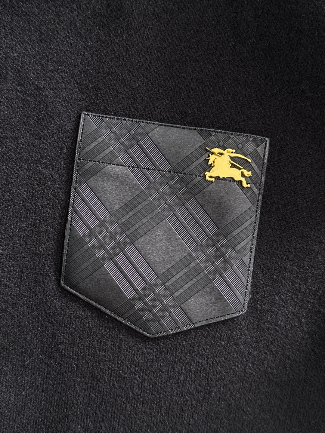 Burberry 2025秋冬新款羊毛毛衣 高品质意大利进口羊毛混纺面料，高密度针织，时尚百搭毛衣，帅气