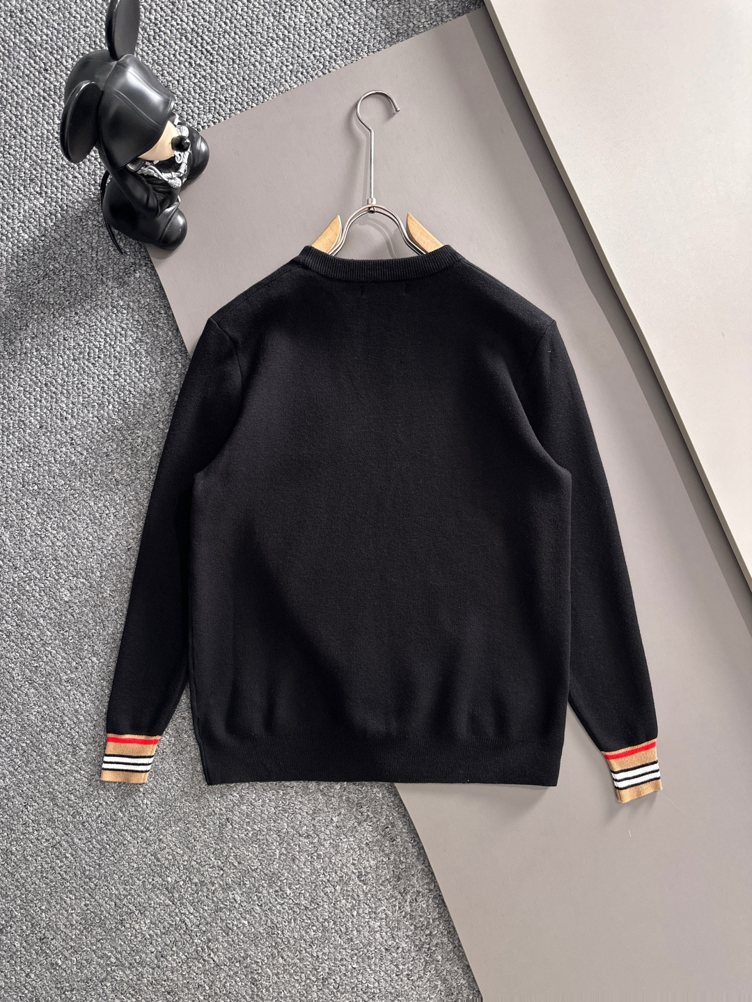 Burberry 2025秋冬新款羊毛毛衣 高品质意大利进口羊毛混纺面料，高密度针织，时尚百搭毛衣，帅气