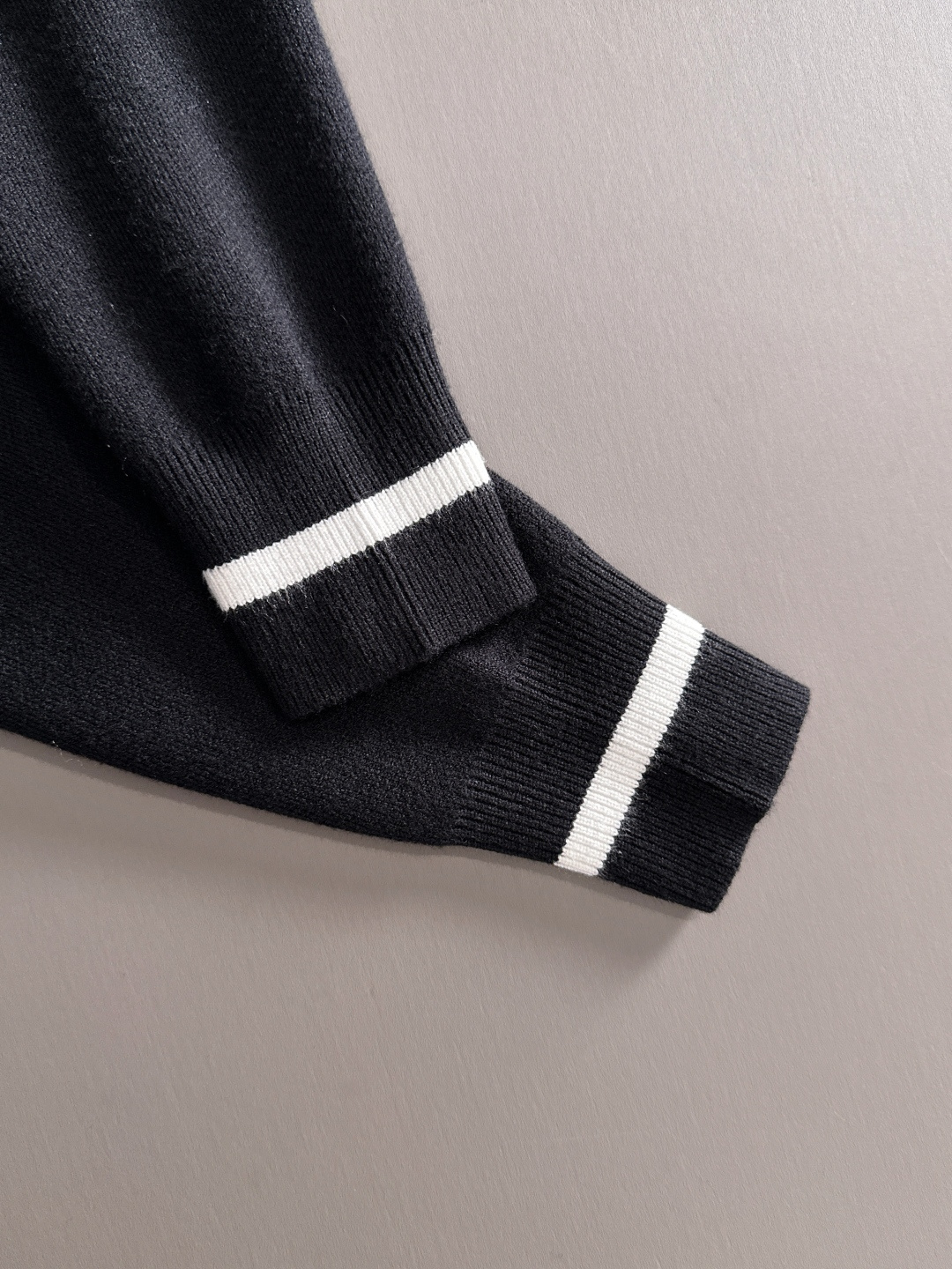 ARC'TERYX 2025秋冬新款羊毛毛衣 高品质意大利进口羊毛混纺面料，高密度针织，时尚百搭毛衣，帅