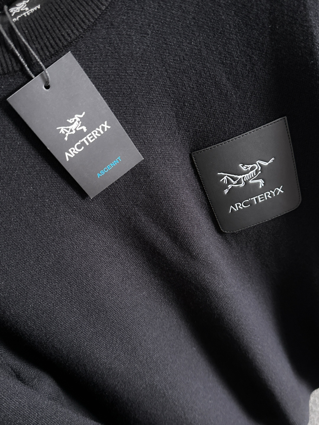 ARC'TERYX 2025秋冬新款羊毛毛衣 高品质意大利进口羊毛混纺面料，高密度针织，时尚百搭毛衣，帅
