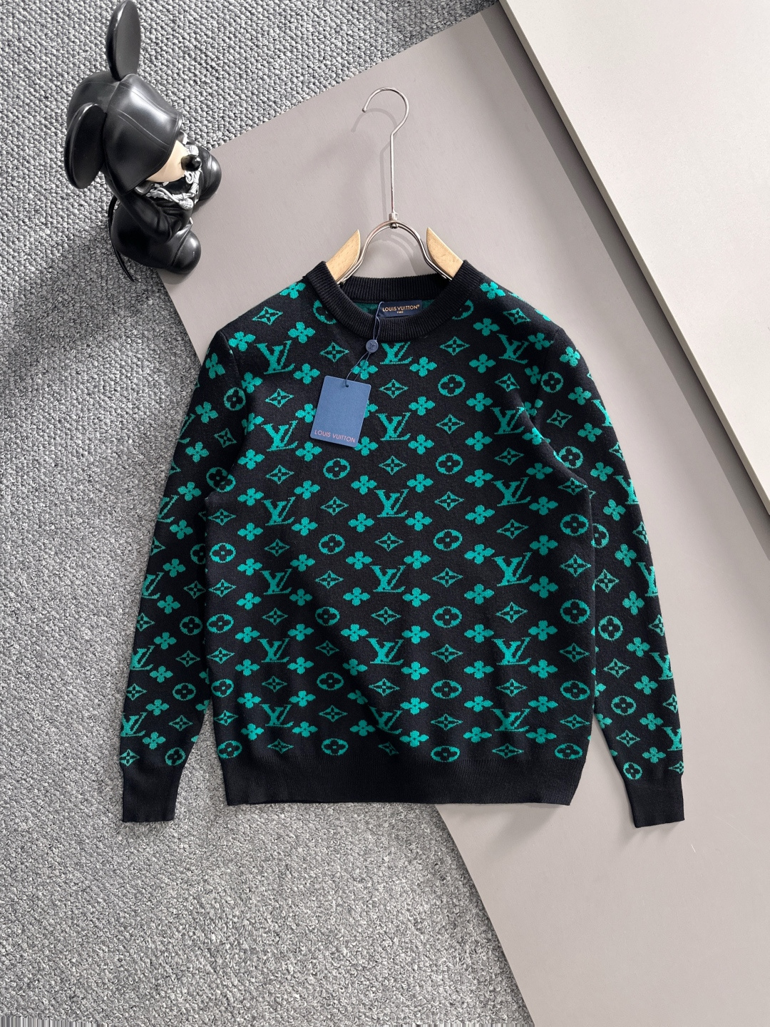 lv 2025秋冬新款羊毛毛衣 高品质意大利进口羊毛混纺面料，高密度针织，时尚百搭毛衣，帅气十足。经典L