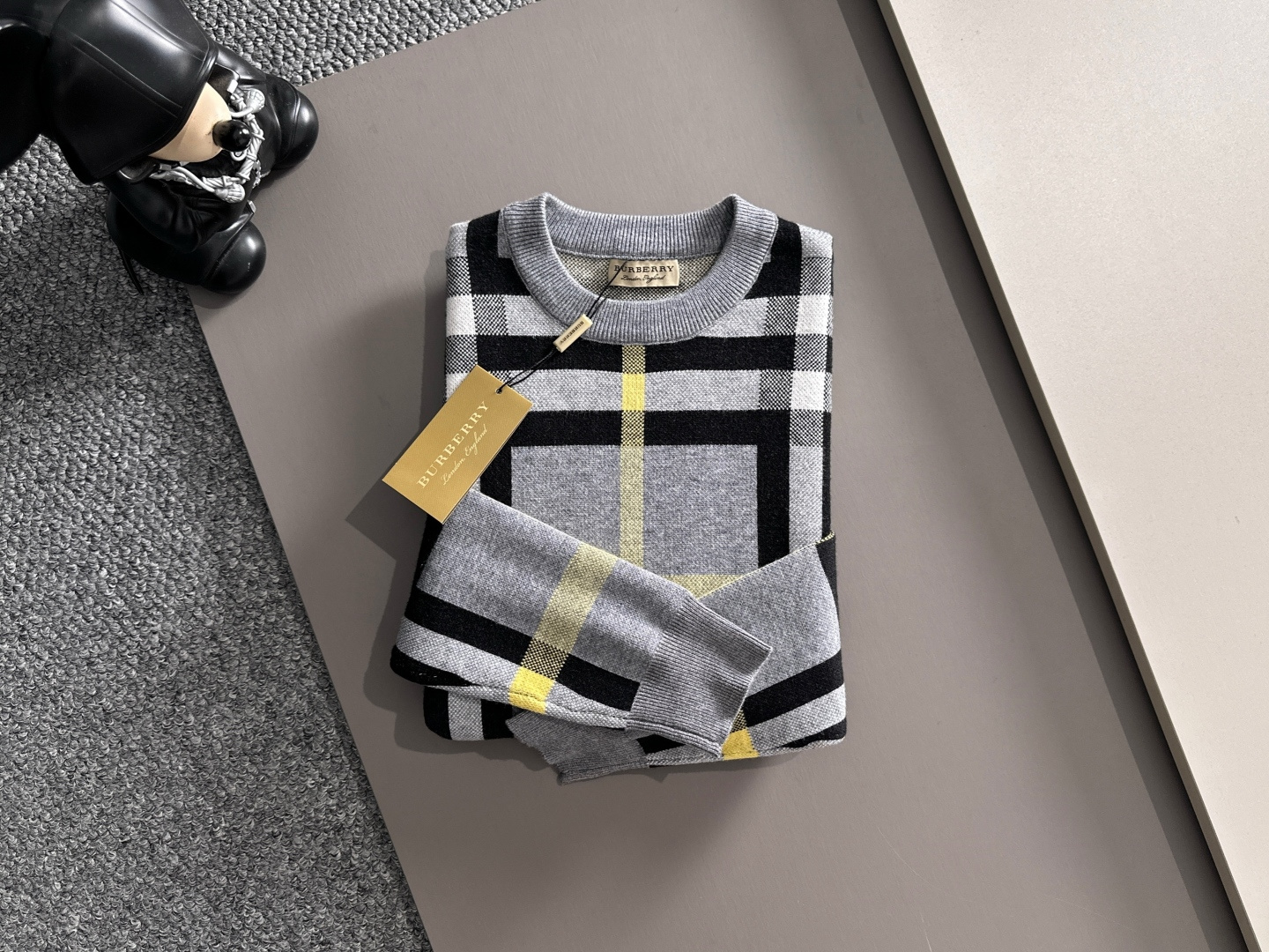 Burberry 2025秋冬新款羊毛毛衣 高品质意大利进口羊毛混纺面料，高密度针织，时尚百搭毛衣，帅气