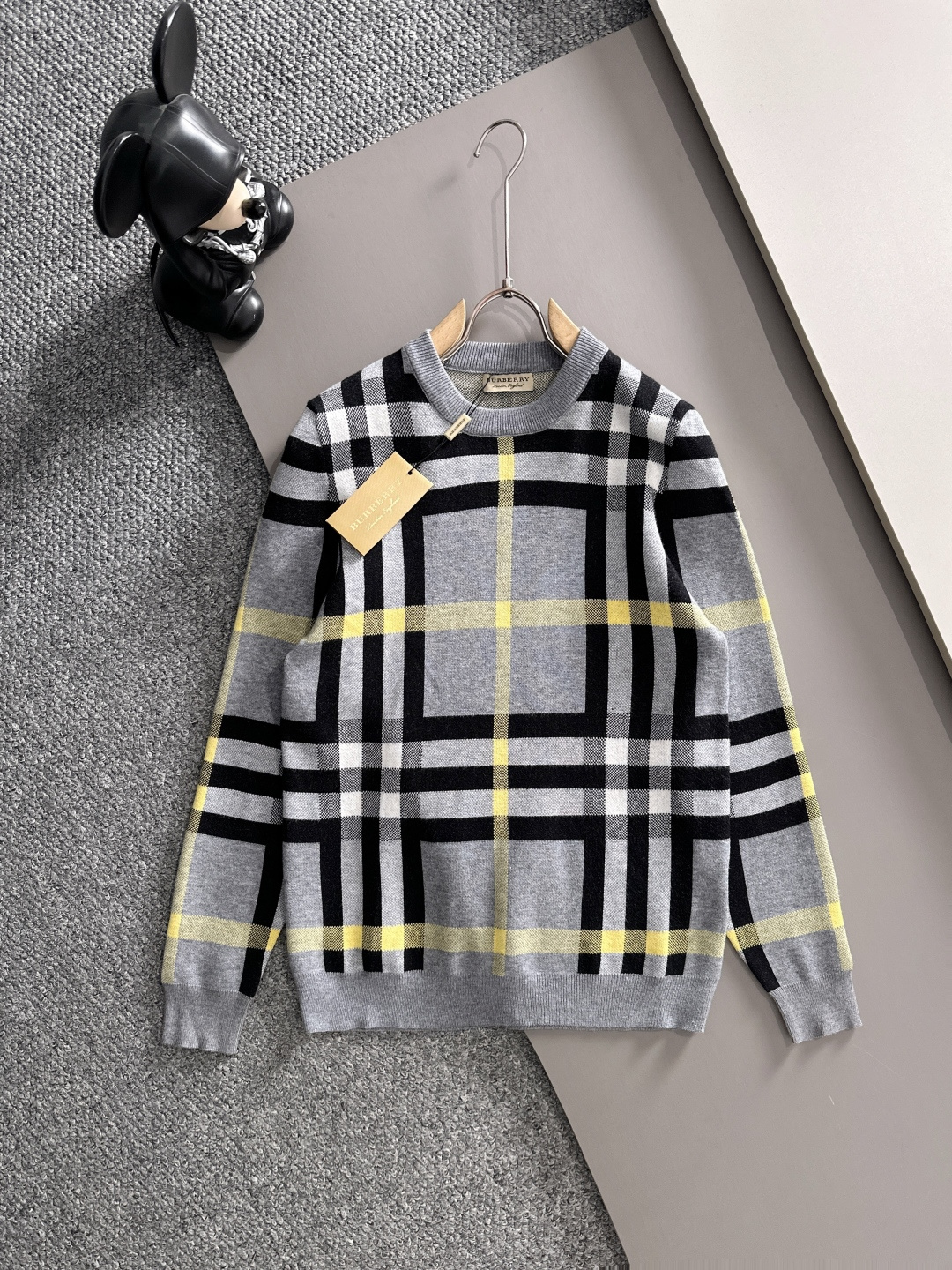 Burberry 2025秋冬新款羊毛毛衣 高品质意大利进口羊毛混纺面料，高密度针织，时尚百搭毛衣，帅气