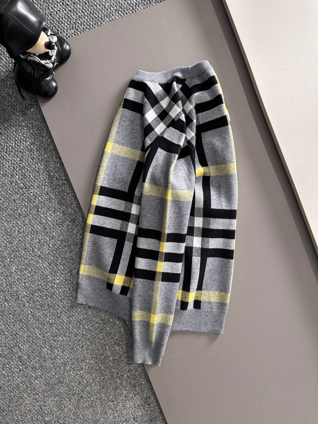 Burberry 2025秋冬新款羊毛毛衣 高品质意大利进口羊毛混纺面料，高密度针织，时尚百搭毛衣，帅气