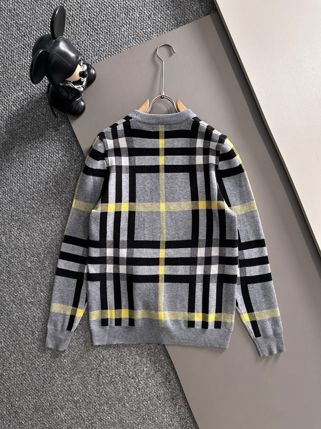 Burberry 2025秋冬新款羊毛毛衣 高品质意大利进口羊毛混纺面料，高密度针织，时尚百搭毛衣，帅气