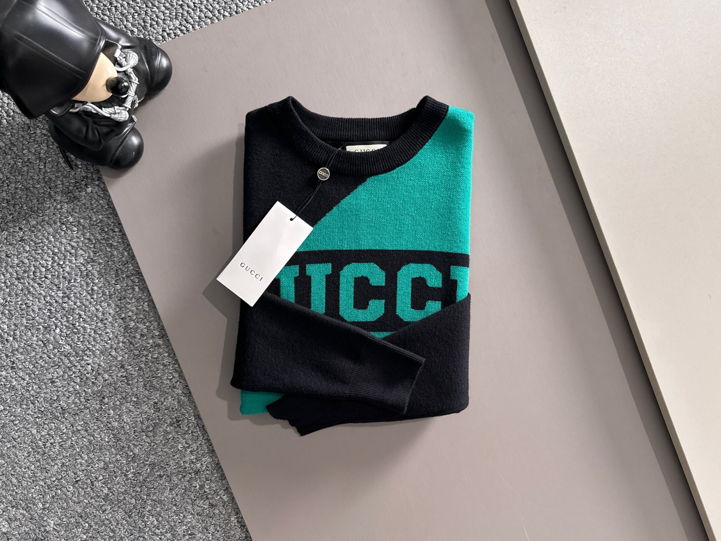 gucci 2025秋冬新款羊毛毛衣 高品质意大利进口羊毛混纺面料，高密度针织，时尚百搭毛衣，帅气十足。