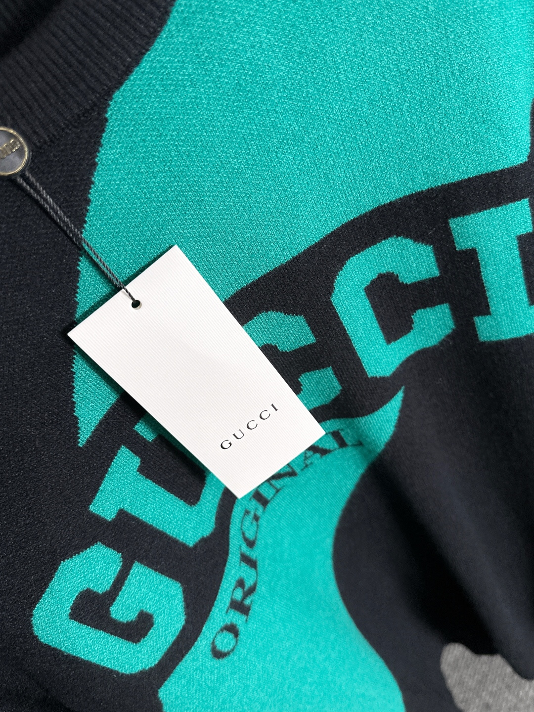 gucci 2025秋冬新款羊毛毛衣 高品质意大利进口羊毛混纺面料，高密度针织，时尚百搭毛衣，帅气十足。