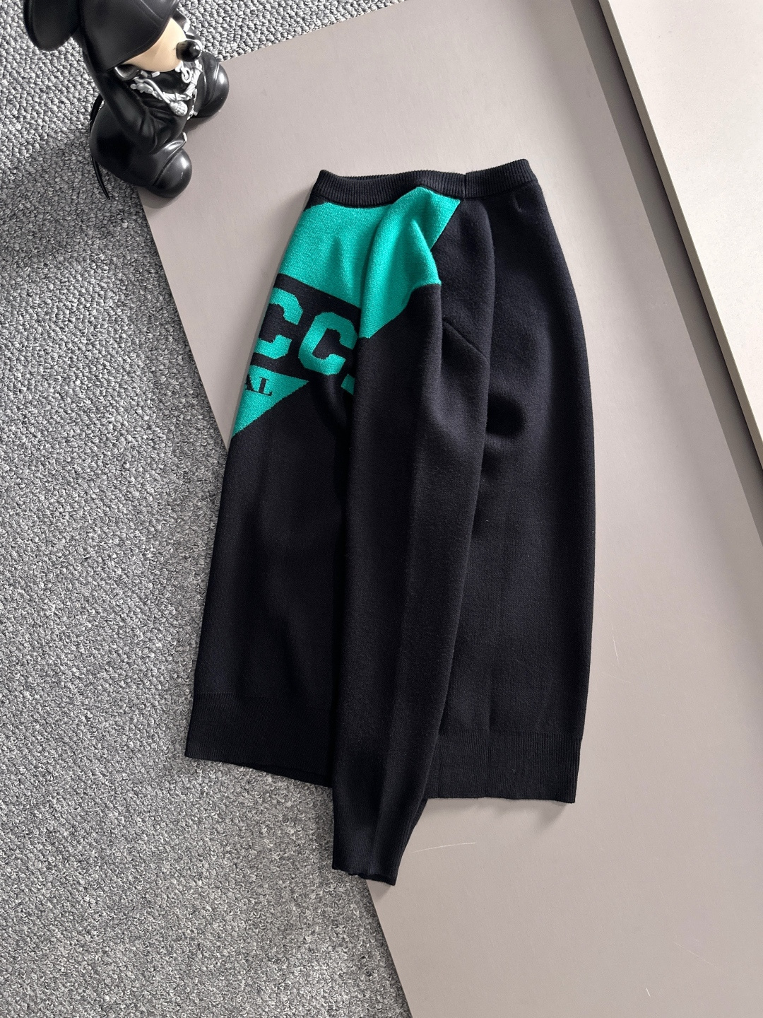 gucci 2025秋冬新款羊毛毛衣 高品质意大利进口羊毛混纺面料，高密度针织，时尚百搭毛衣，帅气十足。