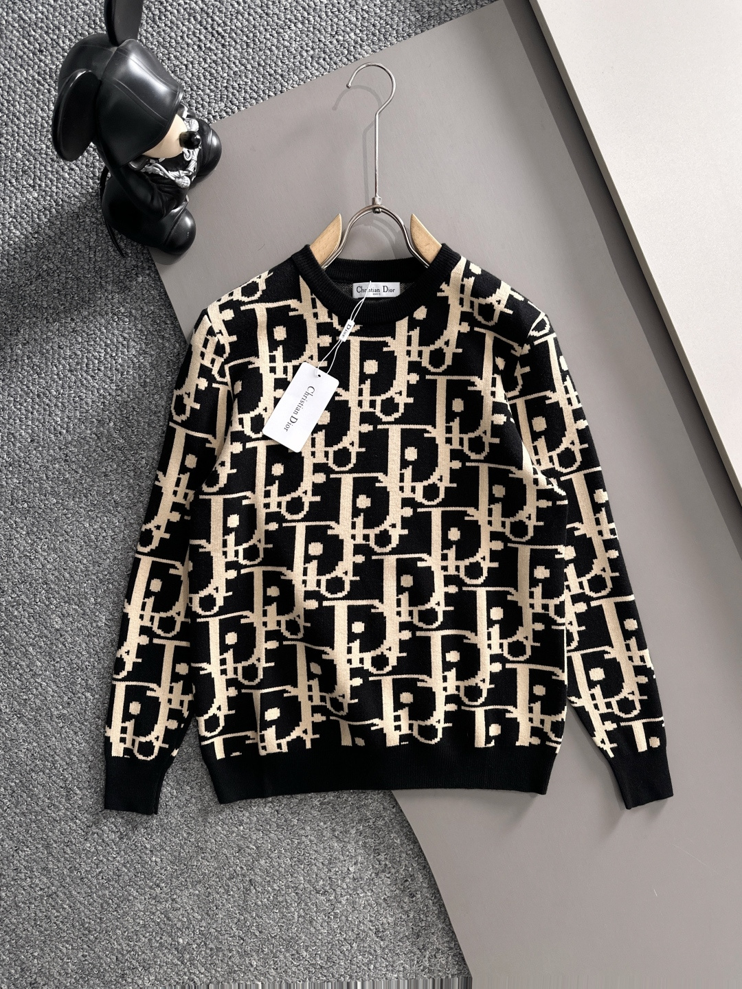 dior 2025秋冬新款羊毛毛衣 高品质意大利进口羊毛混纺面料，高密度针织，时尚百搭毛衣，帅气十足。经