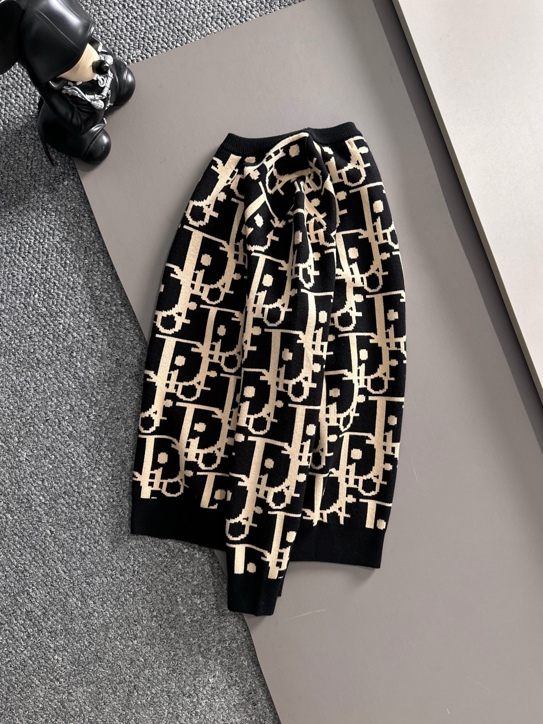 dior 2025秋冬新款羊毛毛衣 高品质意大利进口羊毛混纺面料，高密度针织，时尚百搭毛衣，帅气十足。经