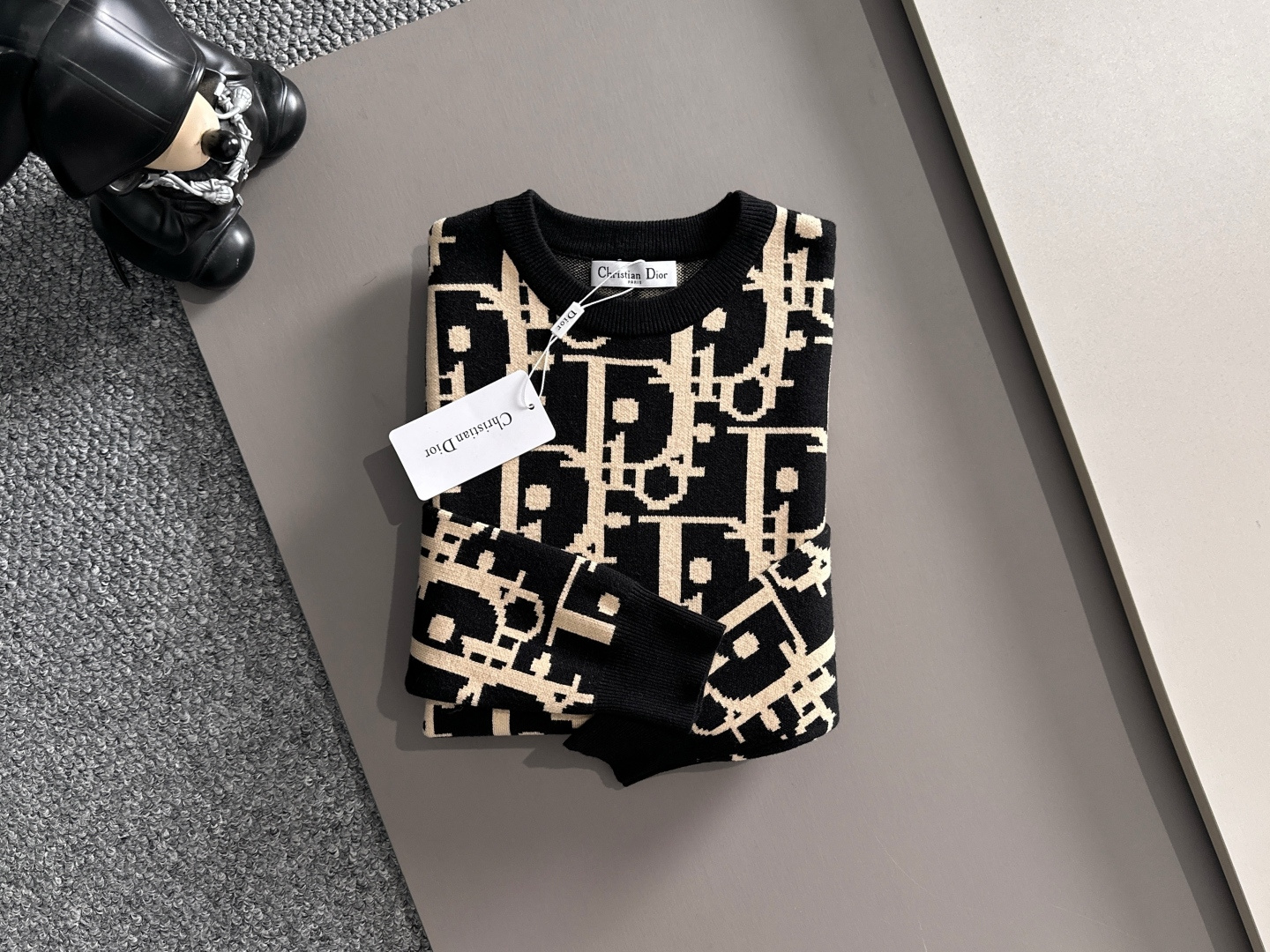 dior 2025秋冬新款羊毛毛衣 高品质意大利进口羊毛混纺面料，高密度针织，时尚百搭毛衣，帅气十足。经
