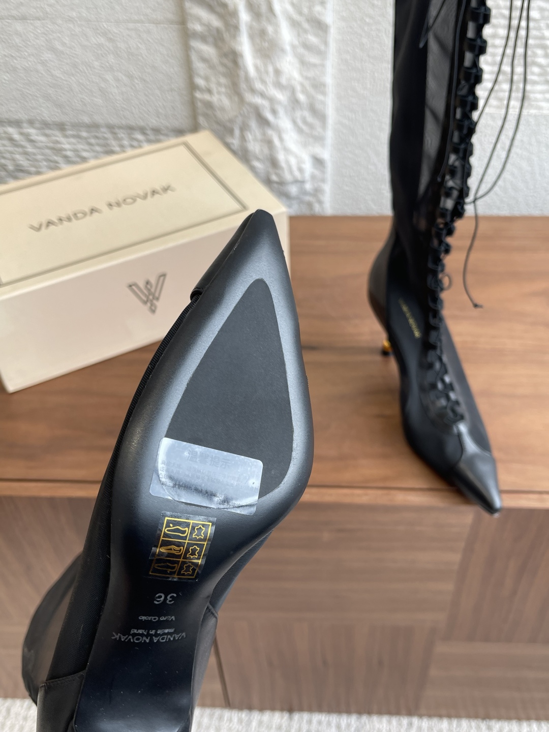 VANDA NOVAK’s High-quality Italian Shoes with Unique Design and Premium Materials - 图片 7