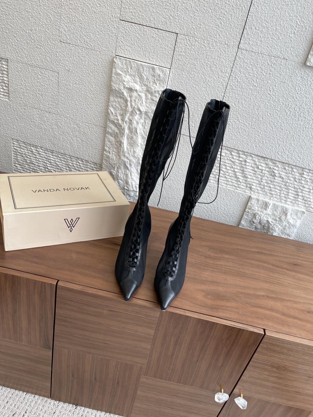 VANDA NOVAK’s High-quality Italian Shoes with Unique Design and Premium Materials - 图片 3