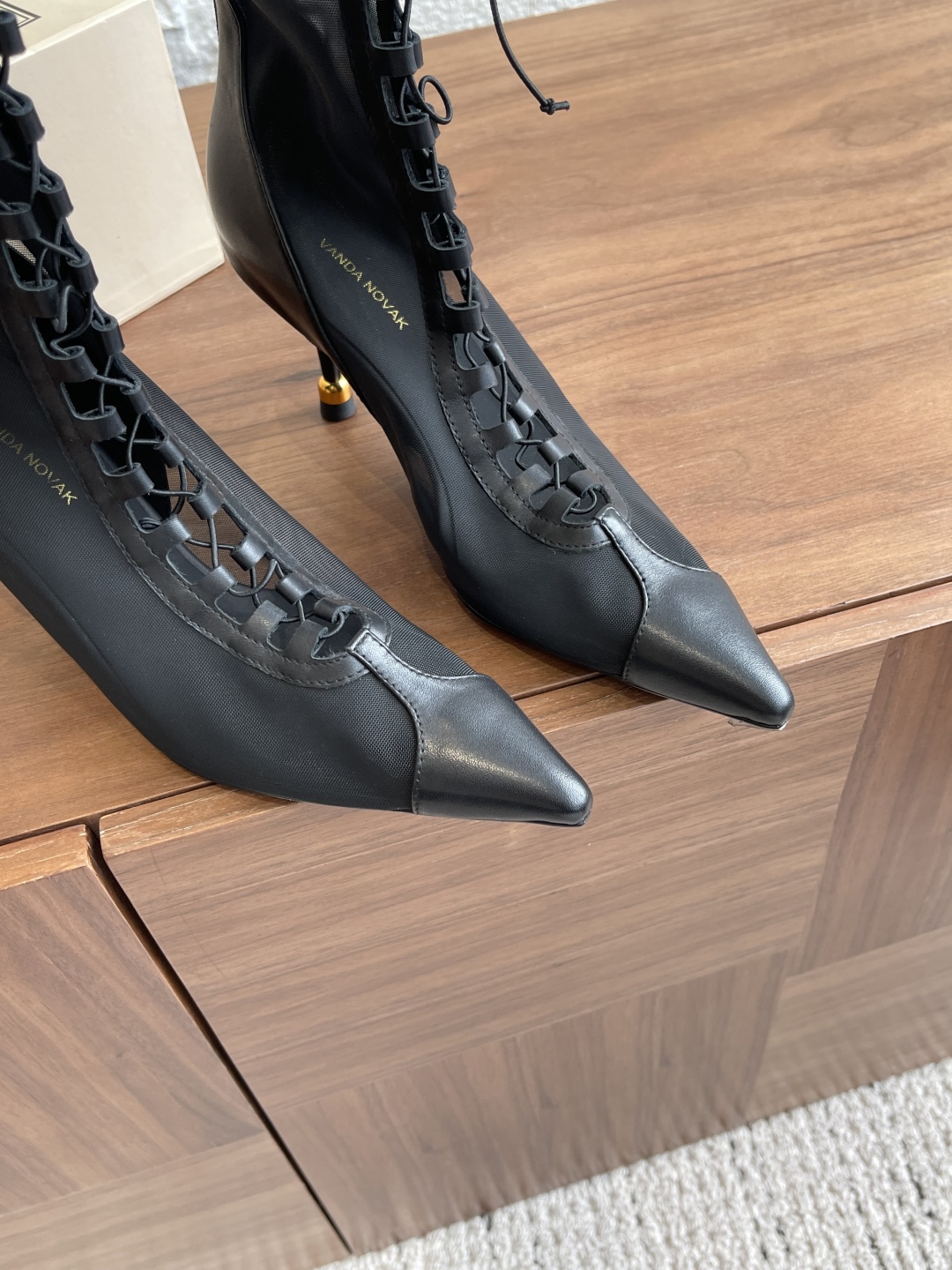 VANDA NOVAK’s High-quality Italian Shoes with Unique Design and Premium Materials - 图片 9