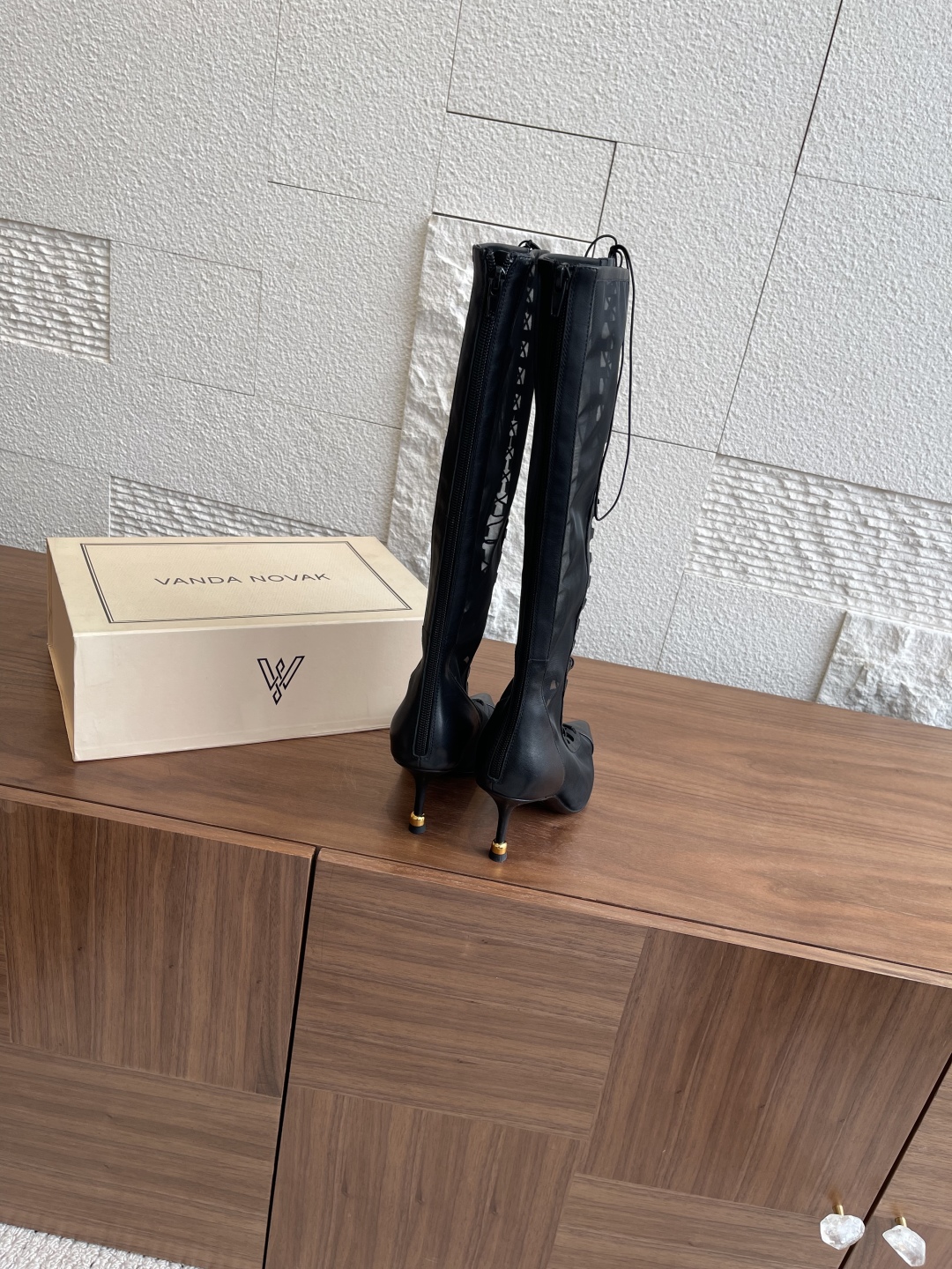 VANDA NOVAK’s High-quality Italian Shoes with Unique Design and Premium Materials - 图片 8