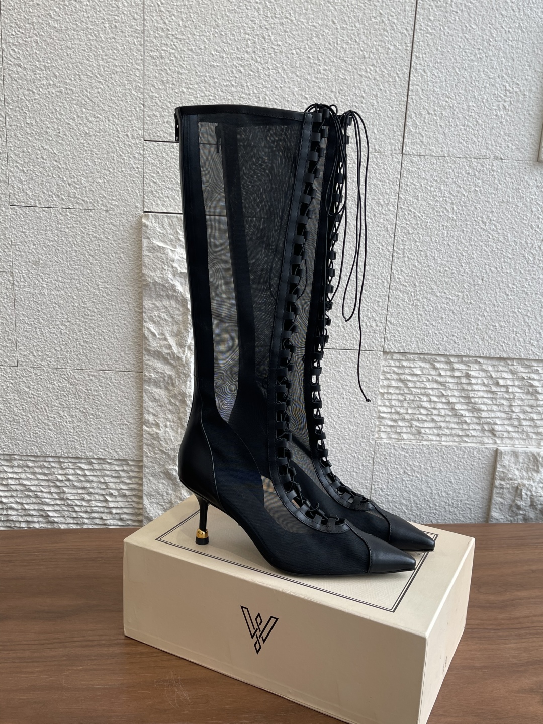 VANDA NOVAK’s High-quality Italian Shoes with Unique Design and Premium Materials