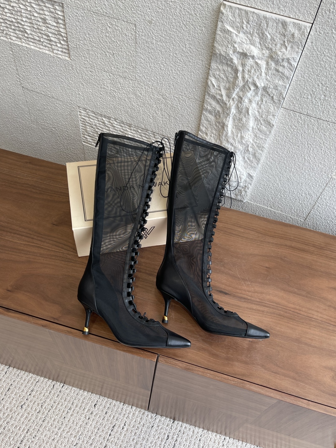 VANDA NOVAK’s High-quality Italian Shoes with Unique Design and Premium Materials - 图片 5