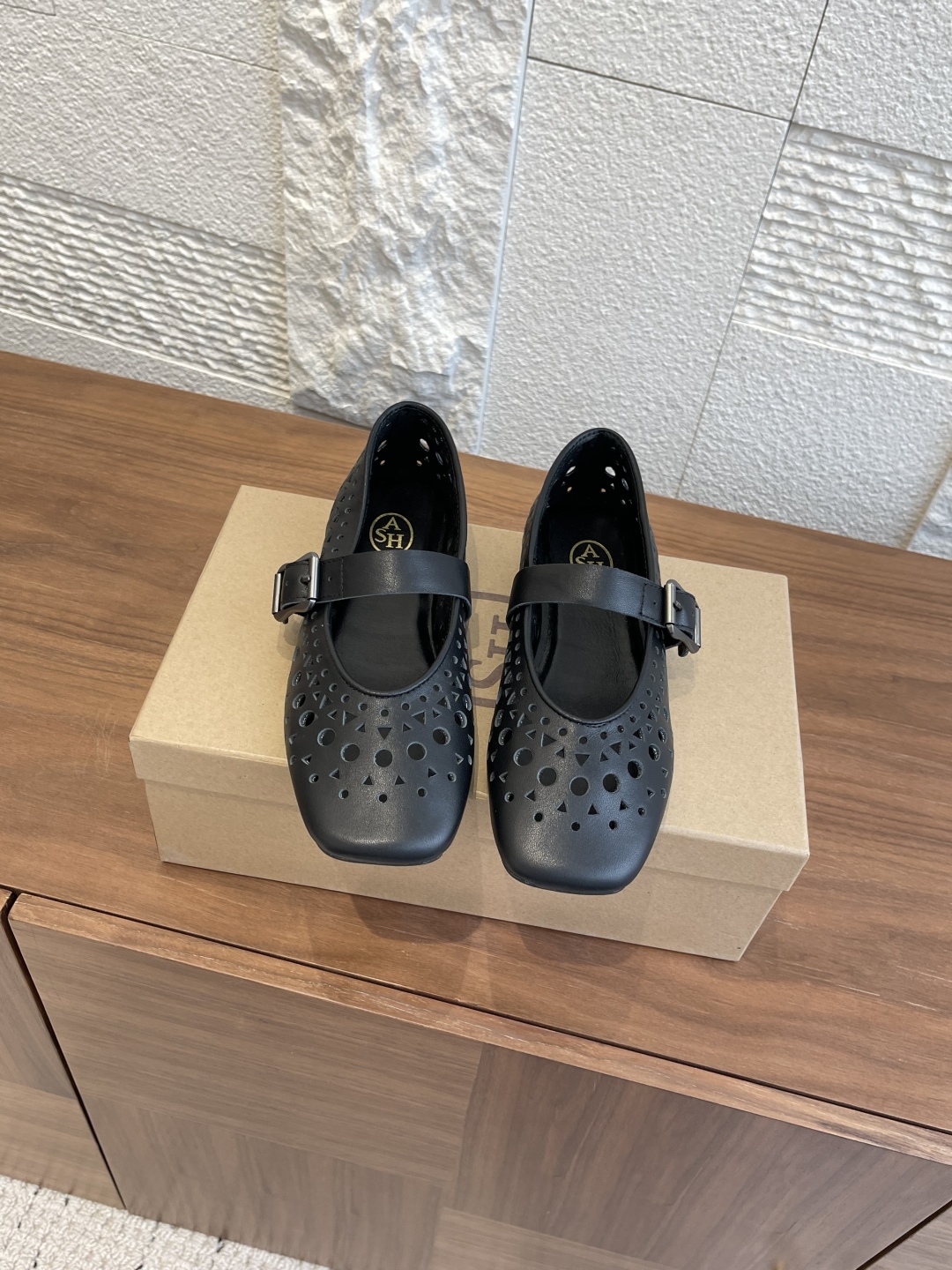 ASH 25s: Stylish Breathable Shoes with Imported Cow Skin and Sheep Skin Lining