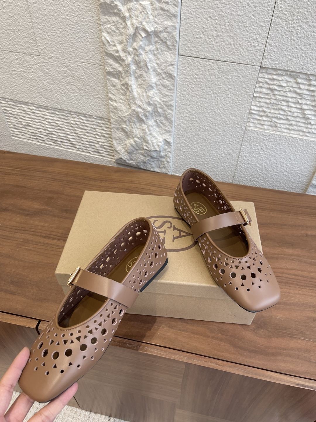 ASH 25s: Stylish Breathable Footwear with Imported Cow and Sheep Skin - 图片 5