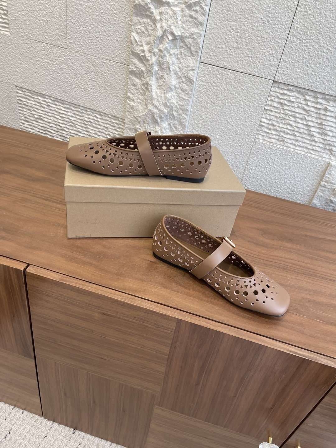 ASH 25s: Stylish Breathable Footwear with Imported Cow and Sheep Skin - 图片 3