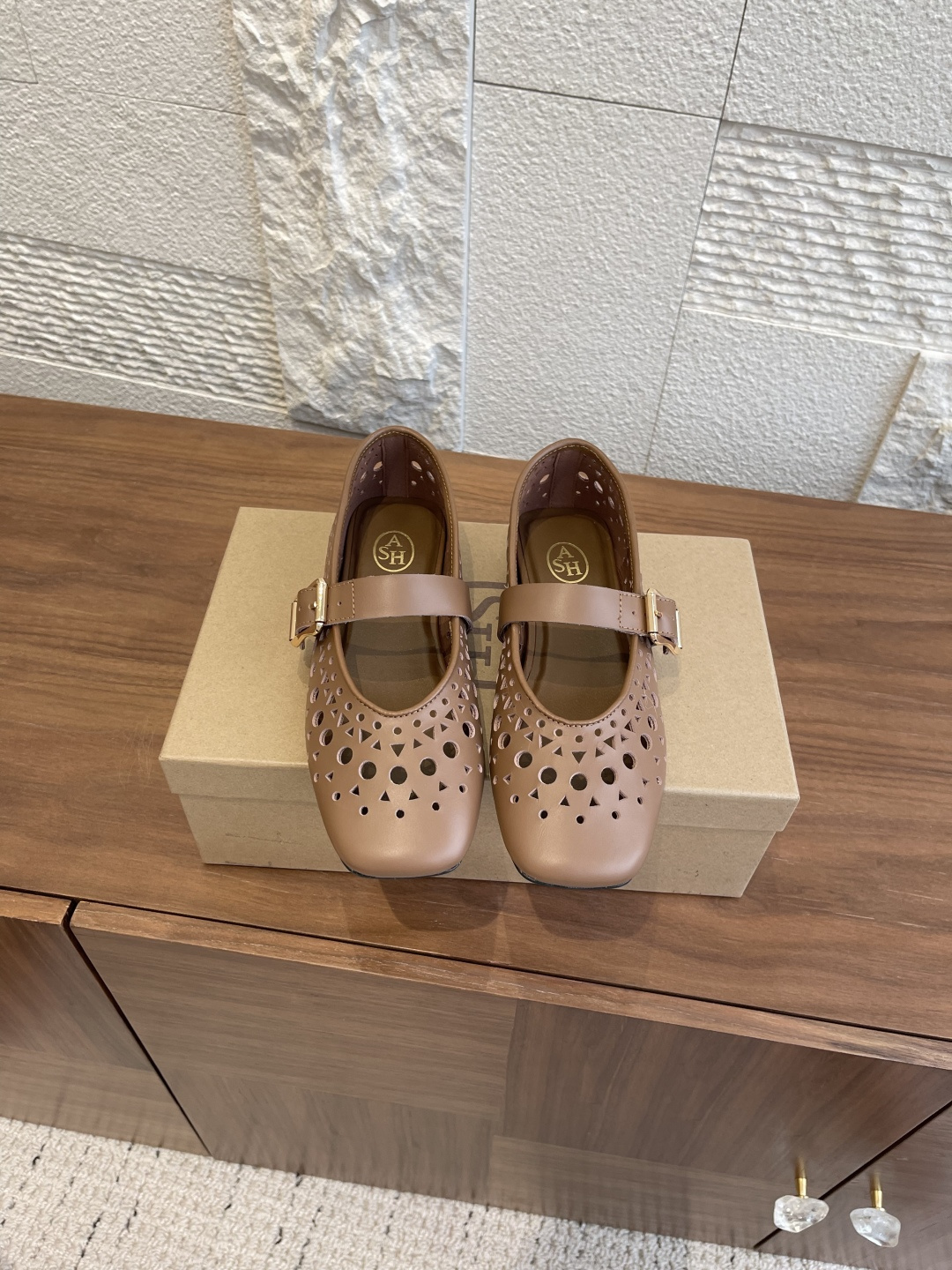 ASH 25s: Stylish Breathable Footwear with Imported Cow and Sheep Skin