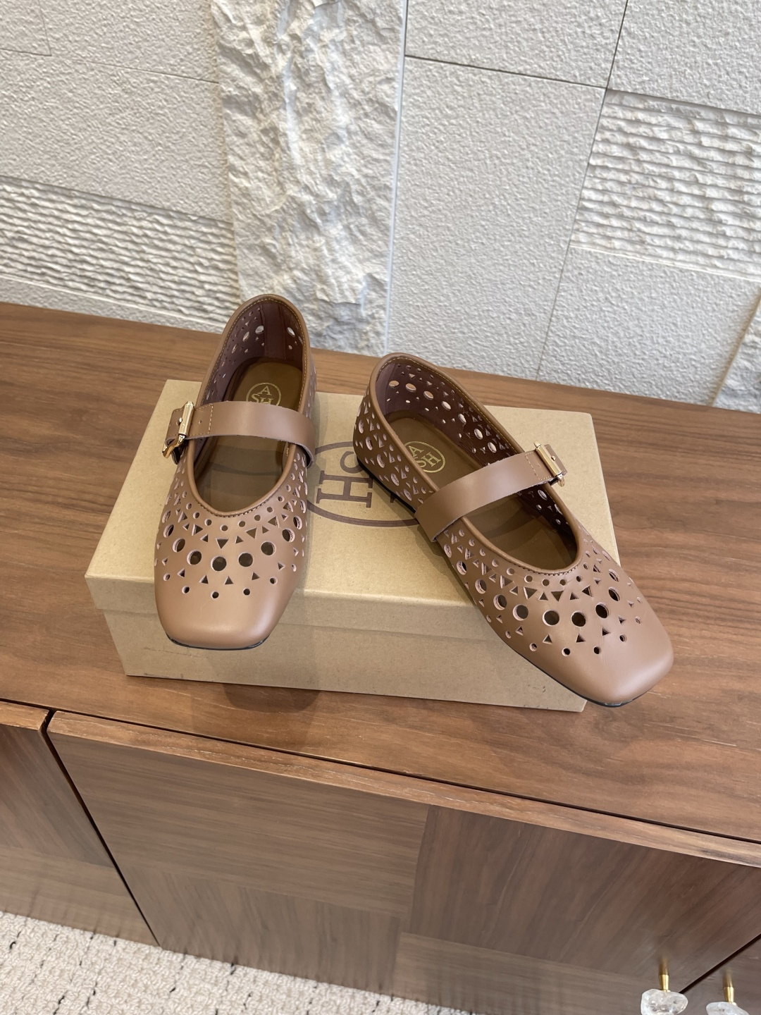 ASH 25s: Stylish Breathable Footwear with Imported Cow and Sheep Skin - 图片 4