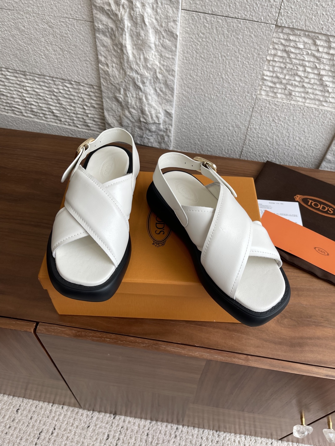 TOD’S Tords 25ss Summer Sandals: Soft Cow Skin, Gadget Designs, Comfortable Feet - 图片 4