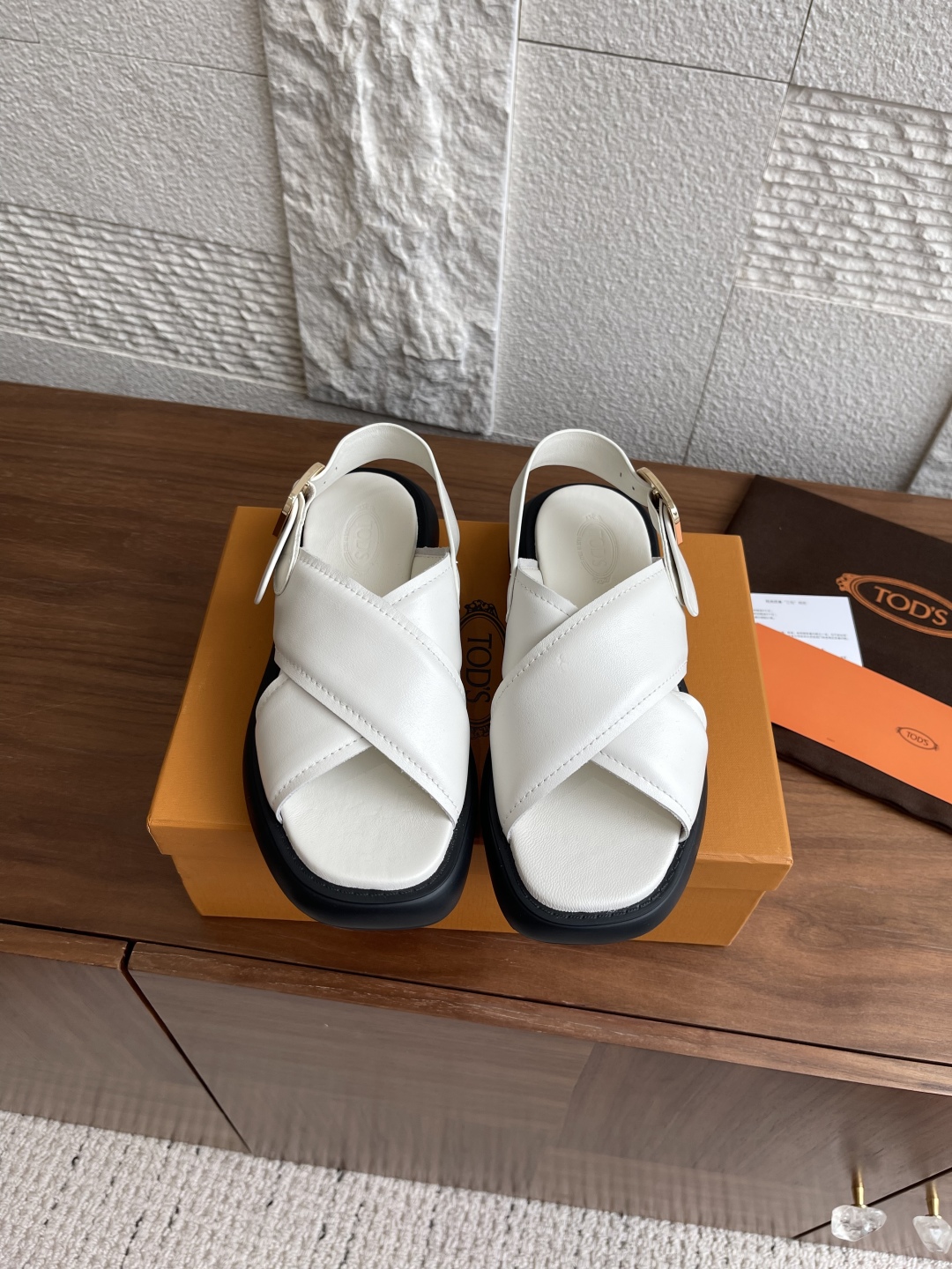TOD’S Tords 25ss Summer Sandals: Soft Cow Skin, Gadget Designs, Comfortable Feet - 图片 1