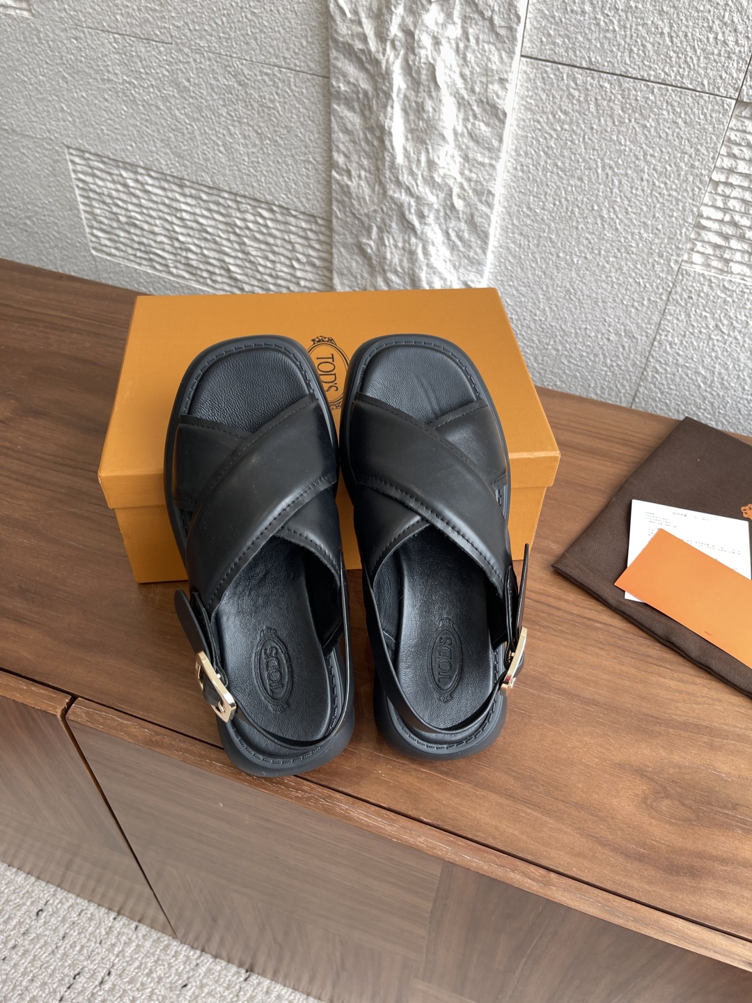 TOD’S Tords 25ss Summer Sandals: Comfortable Cow Skin with Unique Design - 图片 2