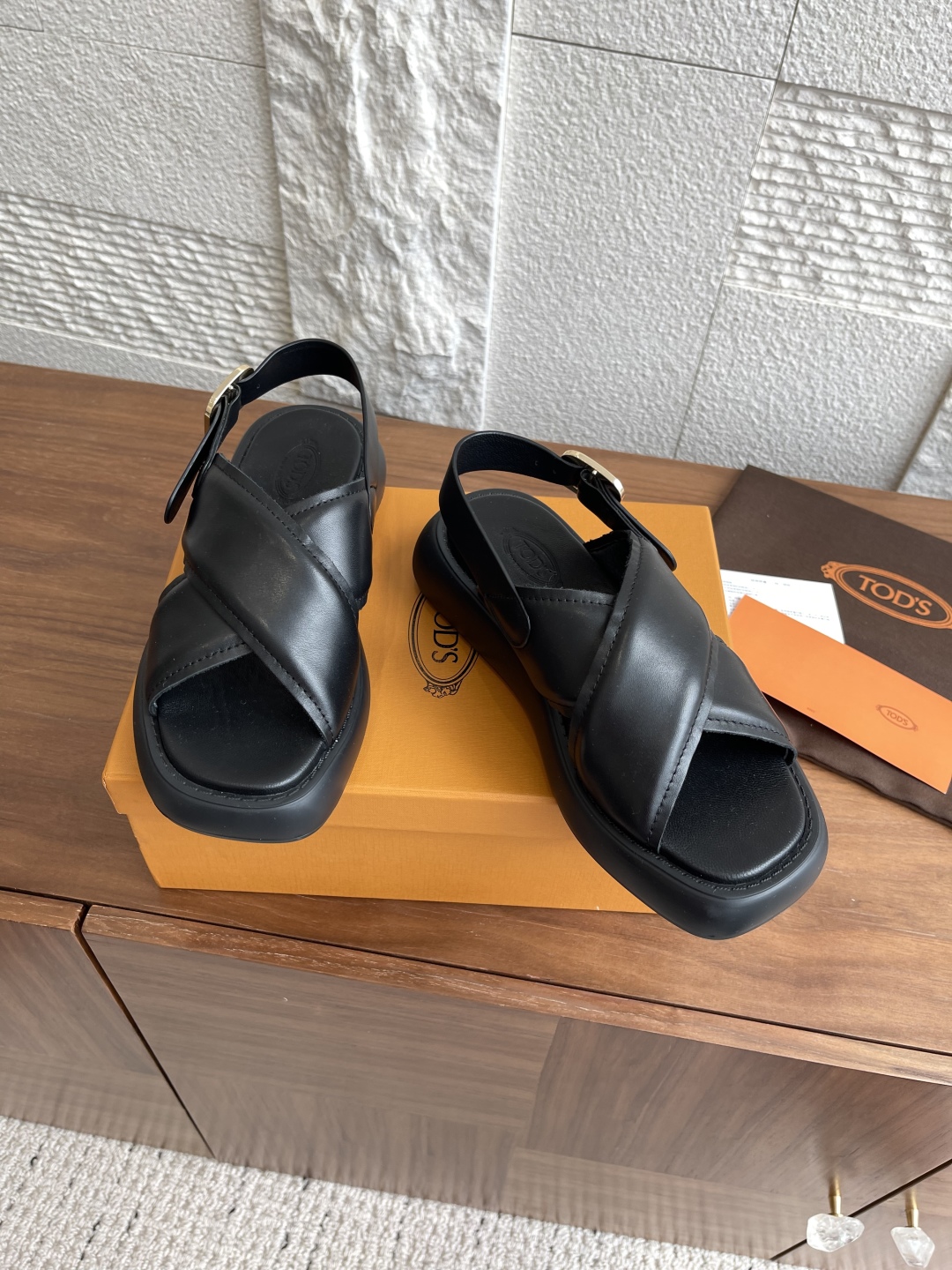 TOD’S Tords 25ss Summer Sandals: Comfortable Cow Skin with Unique Design - 图片 4